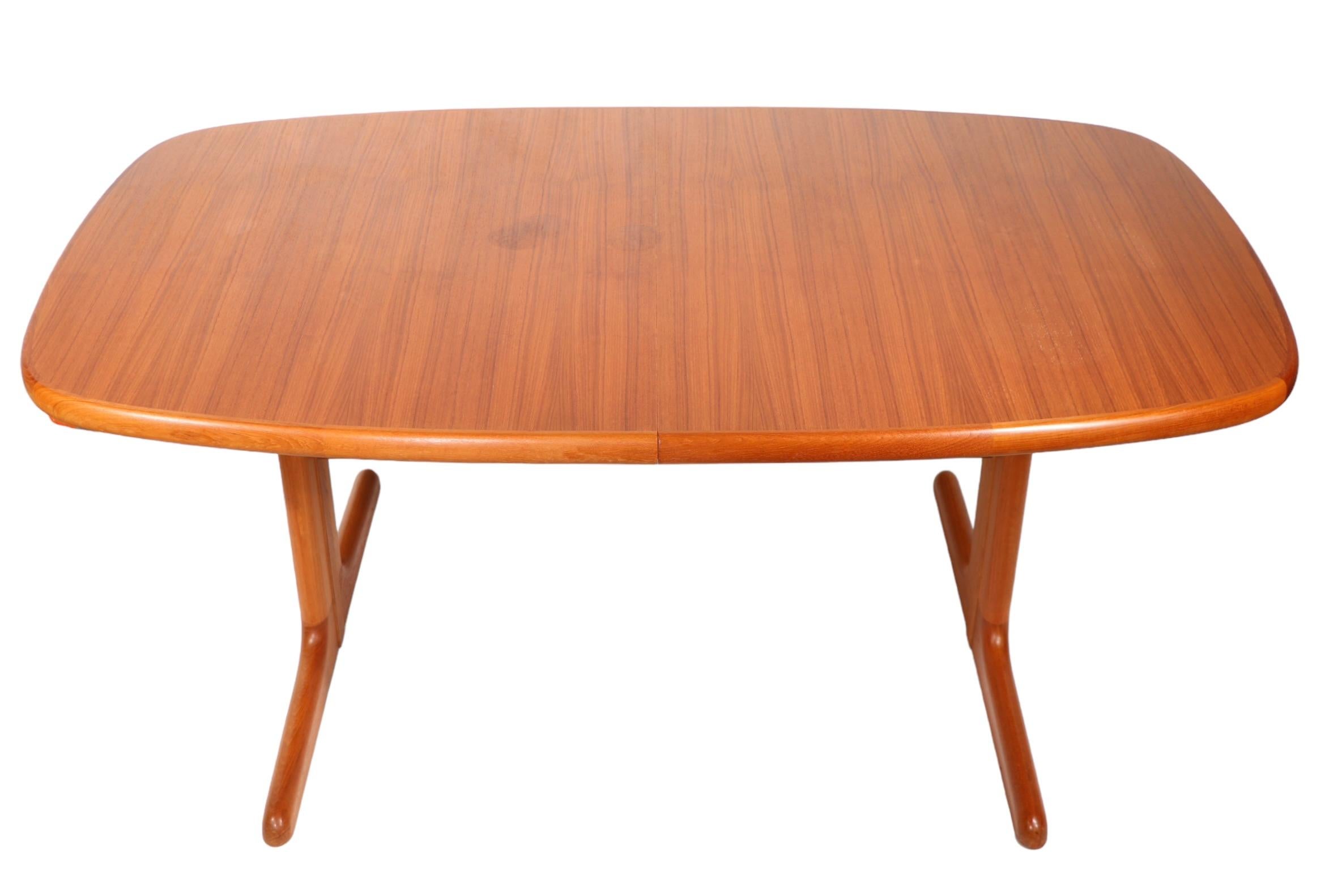 Mid Century Danish Modern Teak Dining Table with 2 Leaves c. 1960/1970's 6