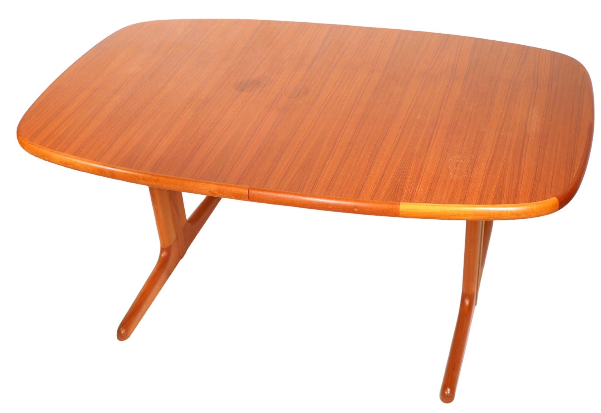 Mid Century Danish Modern Teak Dining Table with 2 Leaves c. 1960/1970's 10