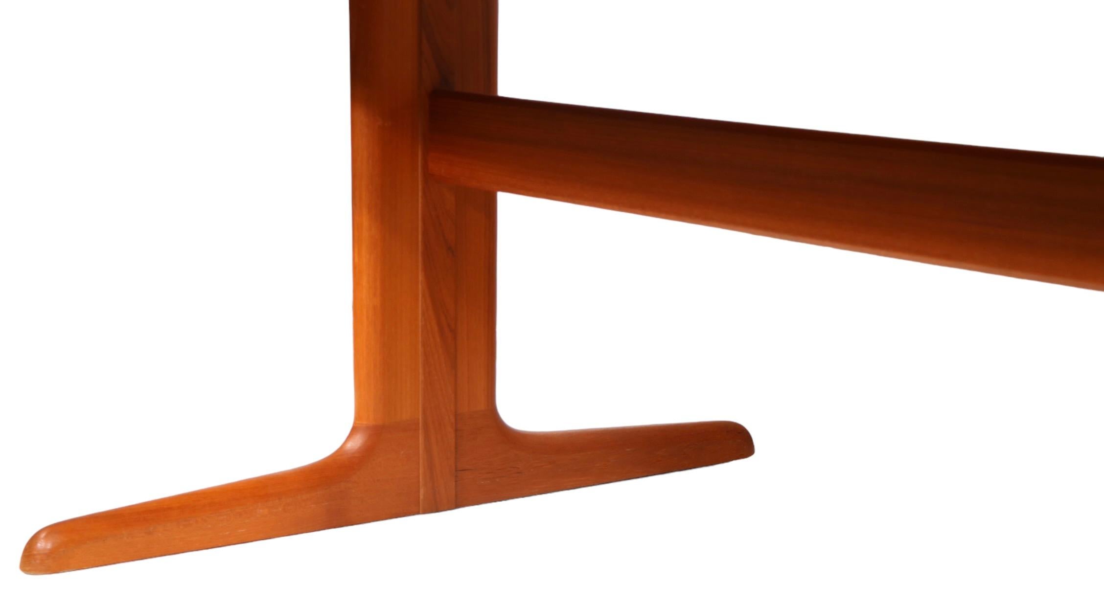 Mid Century Danish Modern Teak Dining Table with 2 Leaves c. 1960/1970's 12