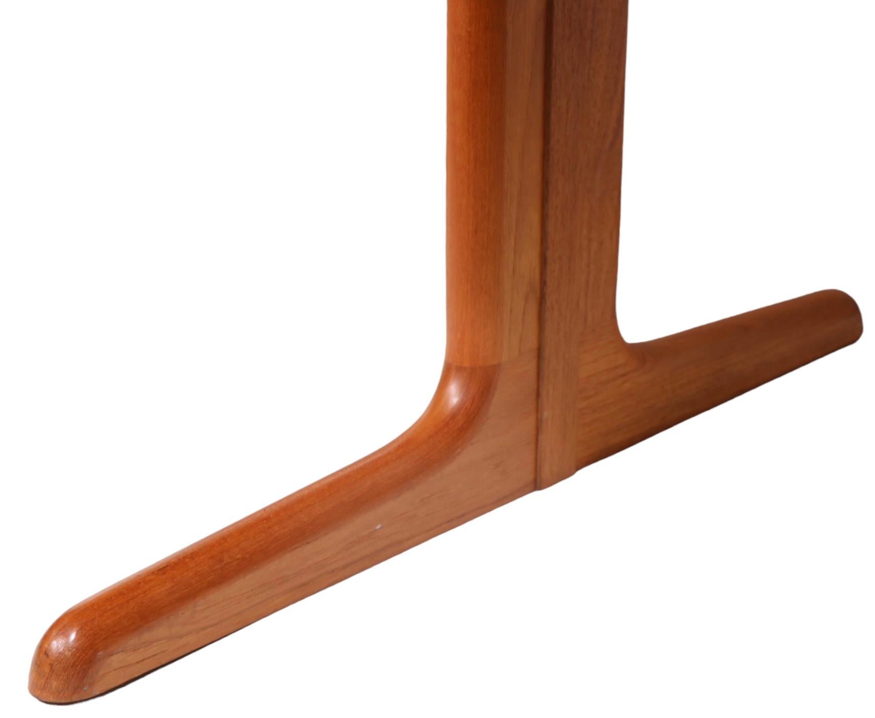 Mid Century Danish Modern Teak Dining Table with 2 Leaves c. 1960/1970's 14