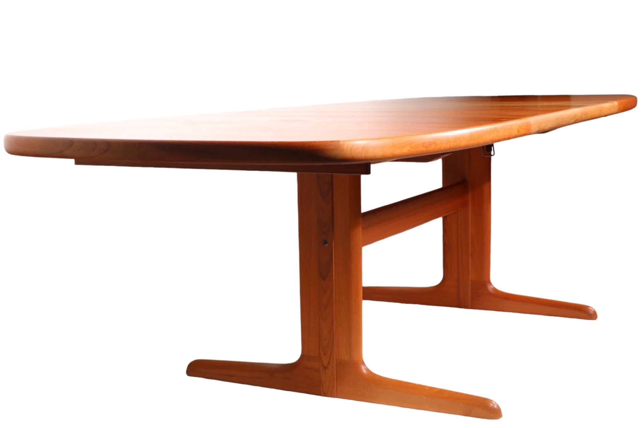 Mid Century Danish Modern Teak Dining Table with 2 Leaves c. 1960/1970's In Good Condition In New York, NY