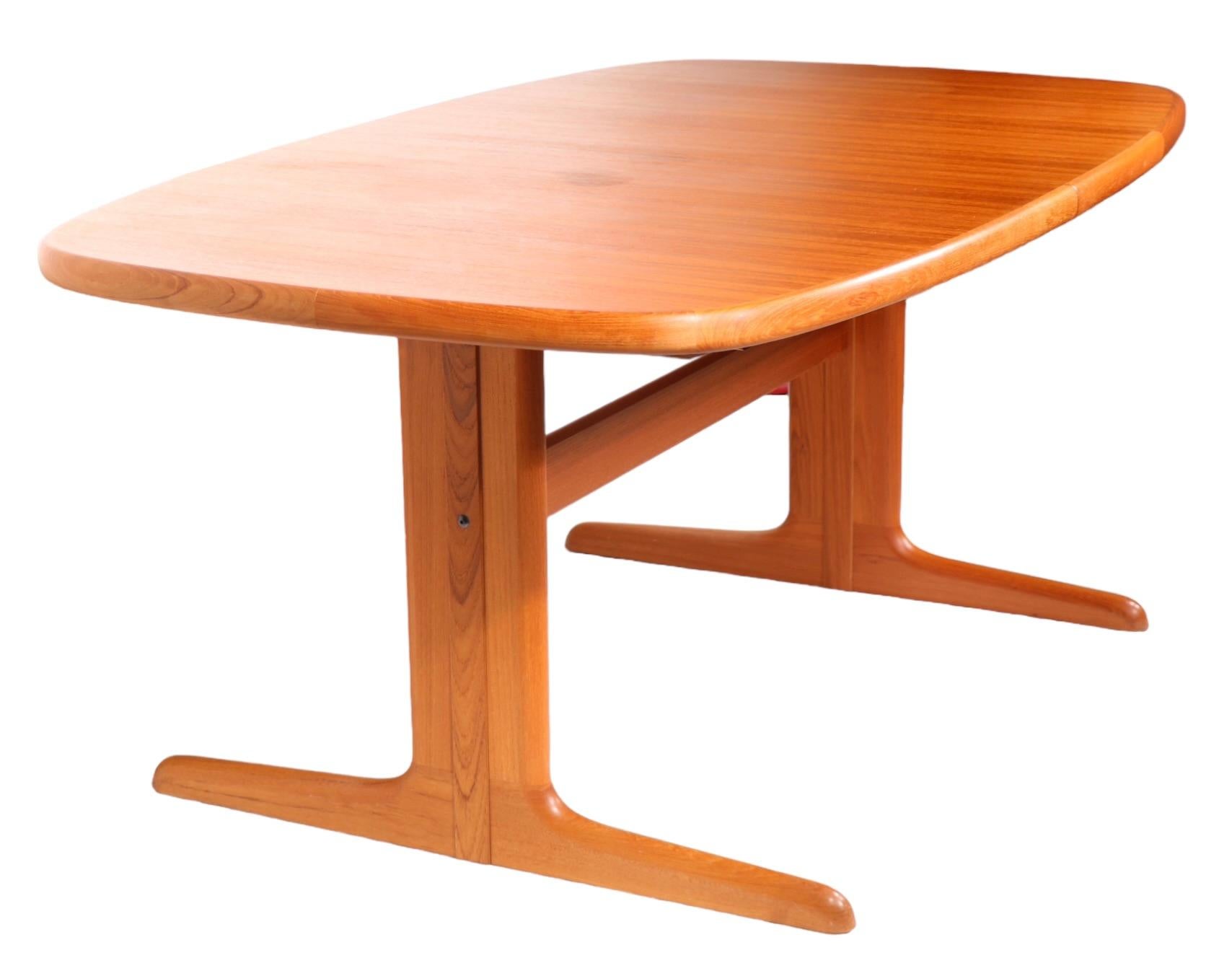 Mid Century Danish Modern Teak Dining Table with 2 Leaves c. 1960/1970's 3