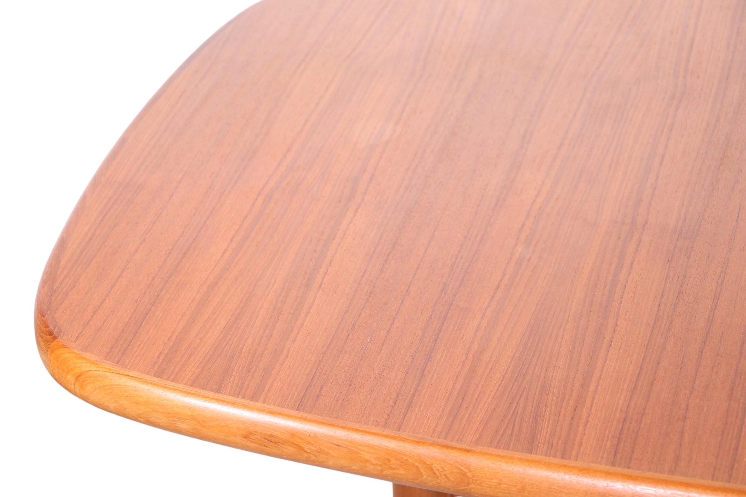 Mid Century Danish Modern Teak Dining Table with 2 Leaves c. 1960/1970's 4