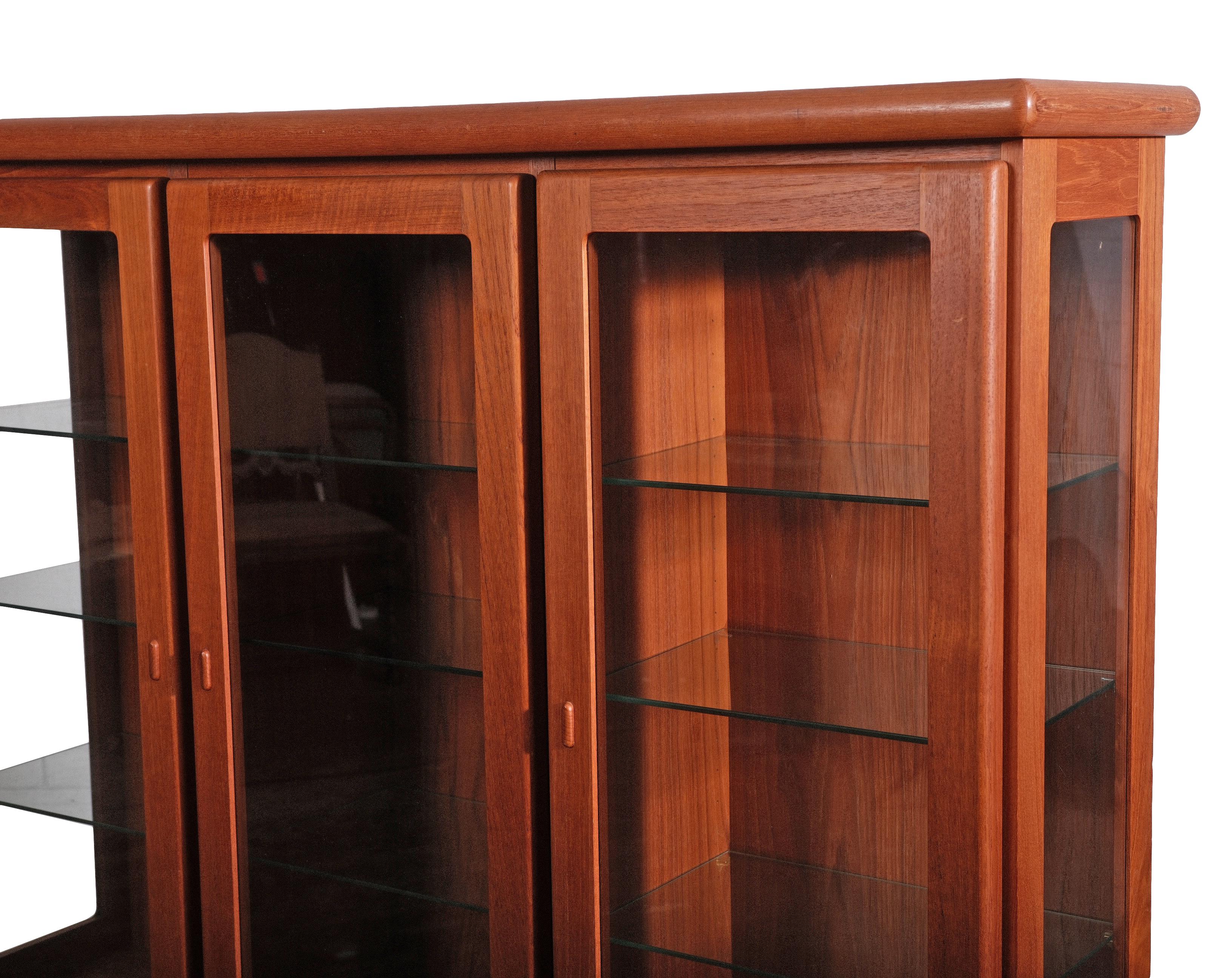 Danese Vetrina in teak danese moderna di metà secolo in vendita