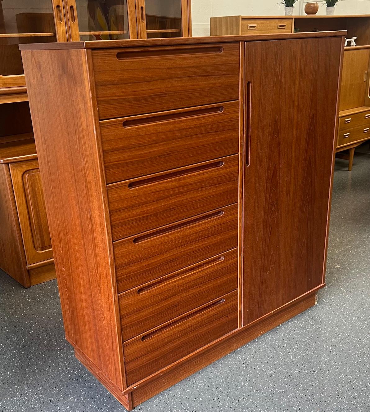Danish teak veneer gentleman’s chest. Lots of storage with divided drawers on the right and 6 large drawers on the left.

Excellent condition overall. A little chipping on the left side and right side bottom. Also a small piece of veneer missing on