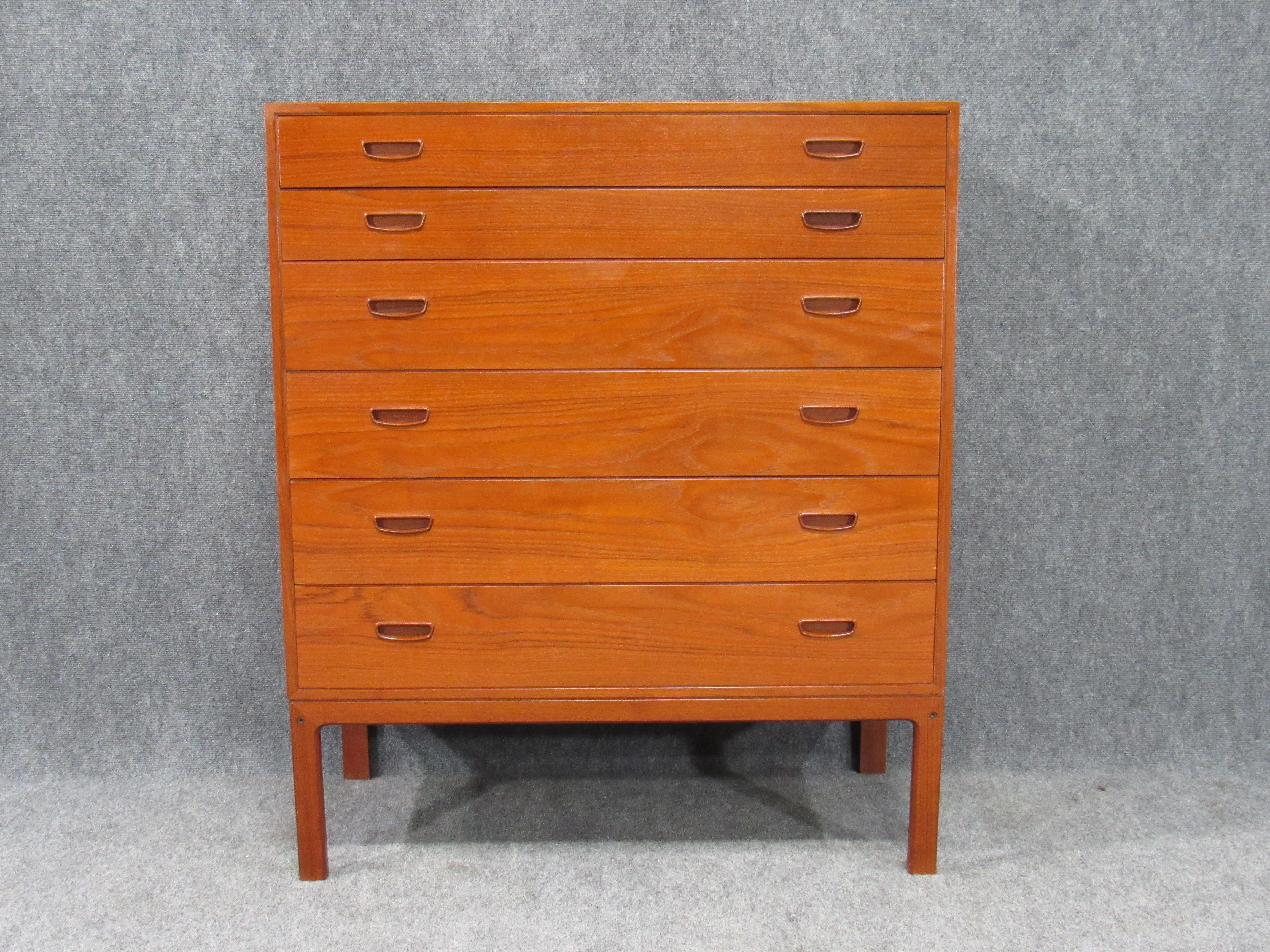 Midcentury Danish Modern Teak Dresser Chest of Drawers Dresser 3