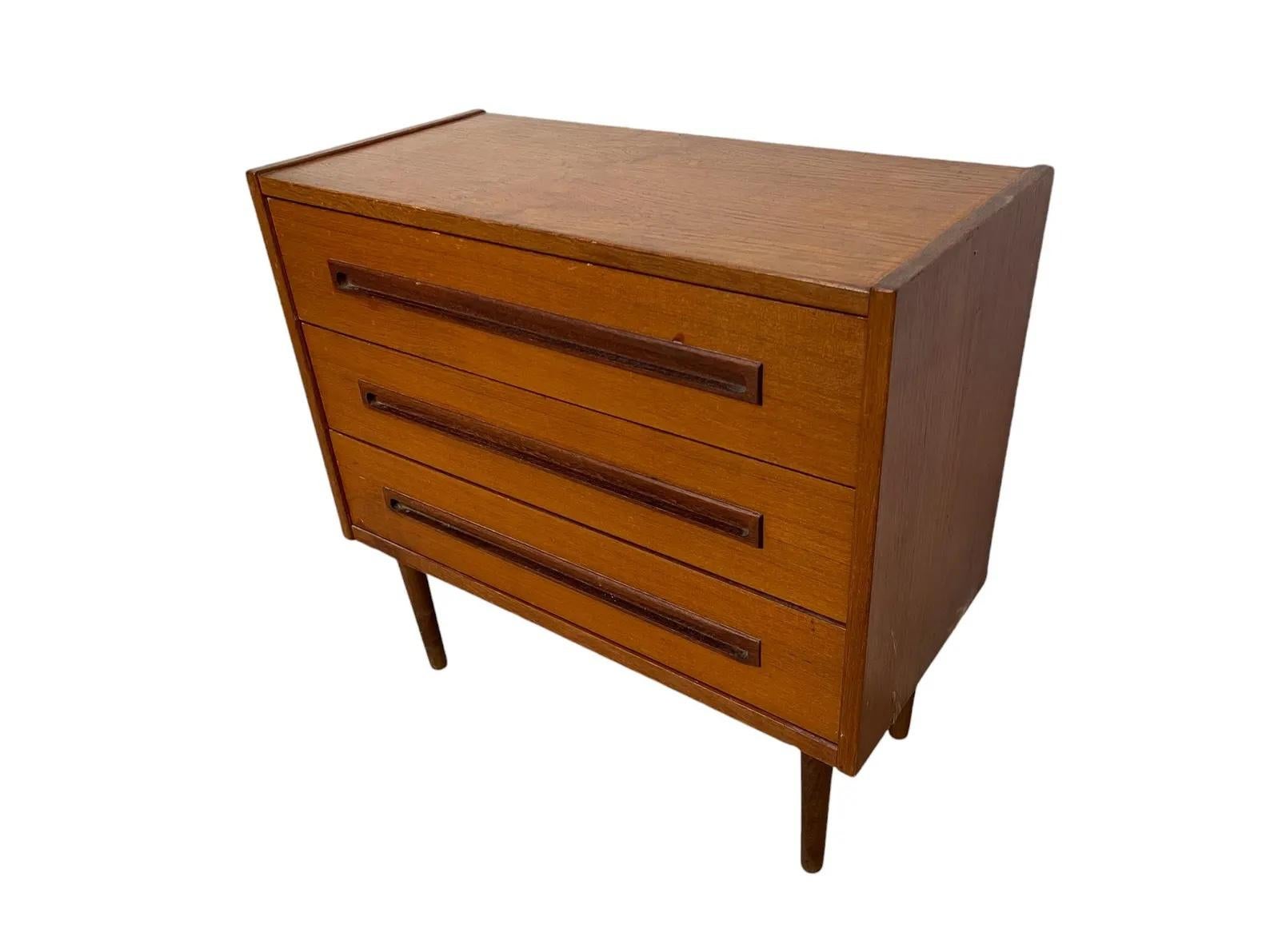 Mid Century Danish Modern Teak Dresser with 3 Drawers In Good Condition For Sale In Hudson, NY