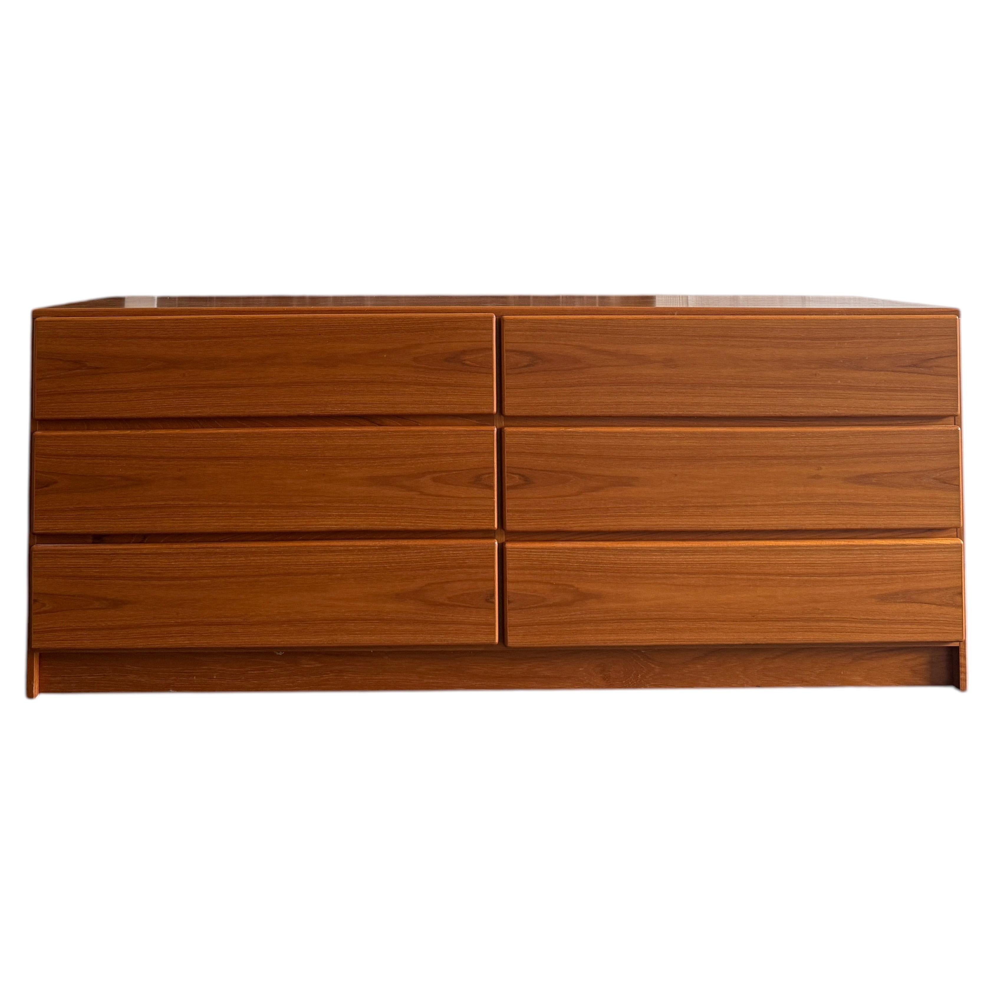 Mid Century Danish Modern Teak Dresser with Six Drawers, 1970