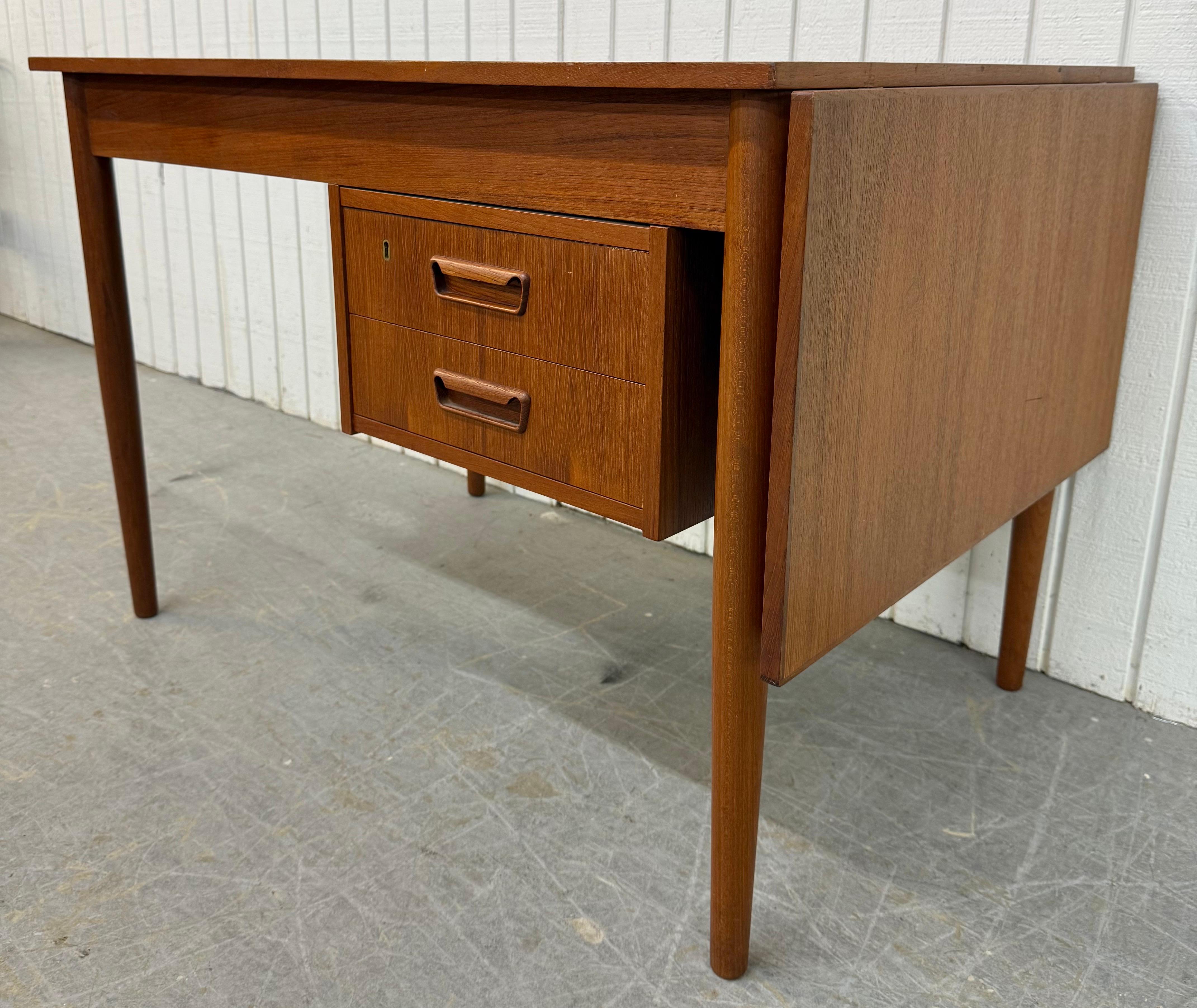 Mid-Century Modern Bureau à abattant en teck moderne danois du milieu du siècle en vente