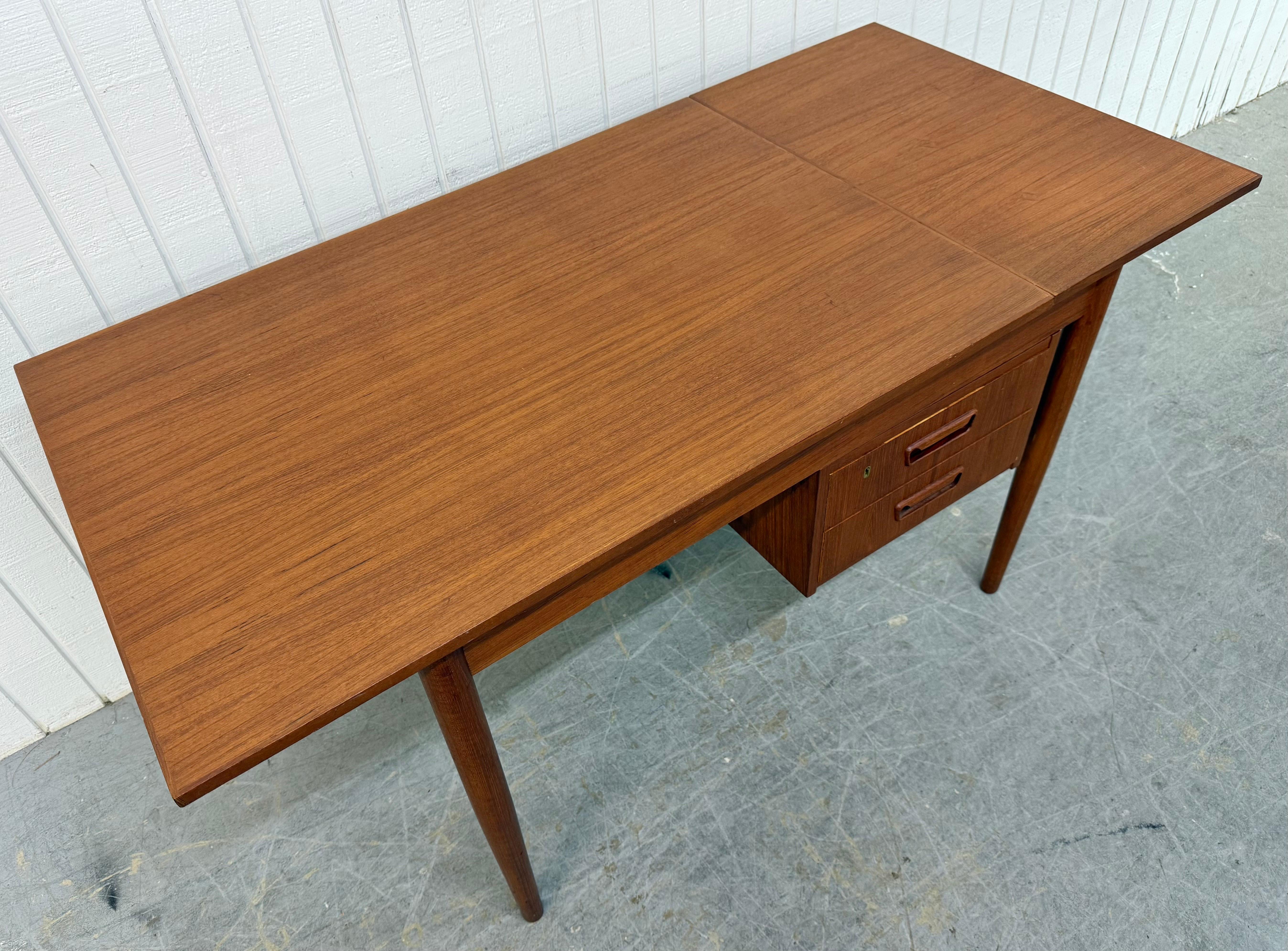 Danois Bureau à abattant en teck moderne danois du milieu du siècle en vente