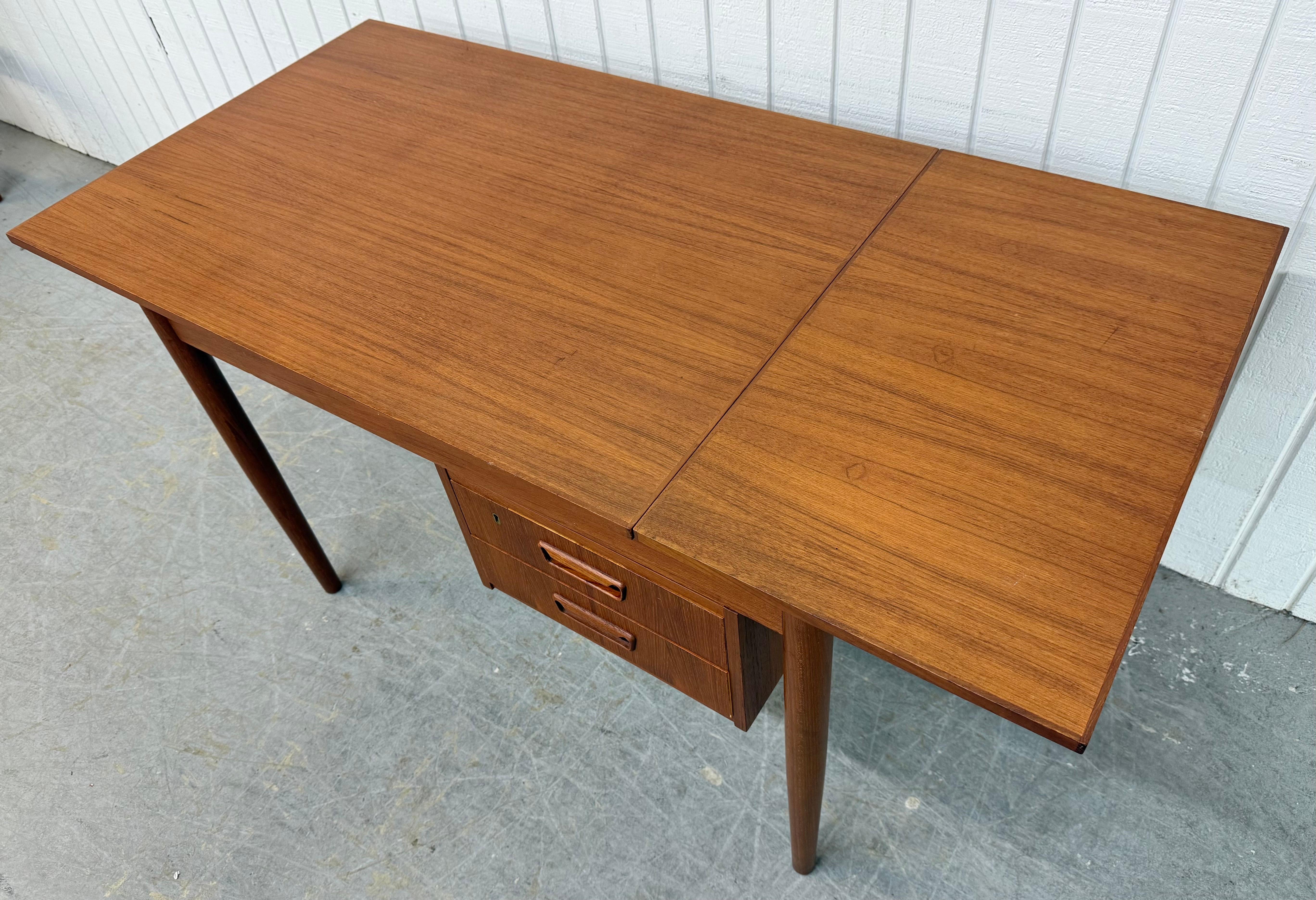 Bureau à abattant en teck moderne danois du milieu du siècle Bon état - En vente à Clarksboro, NJ