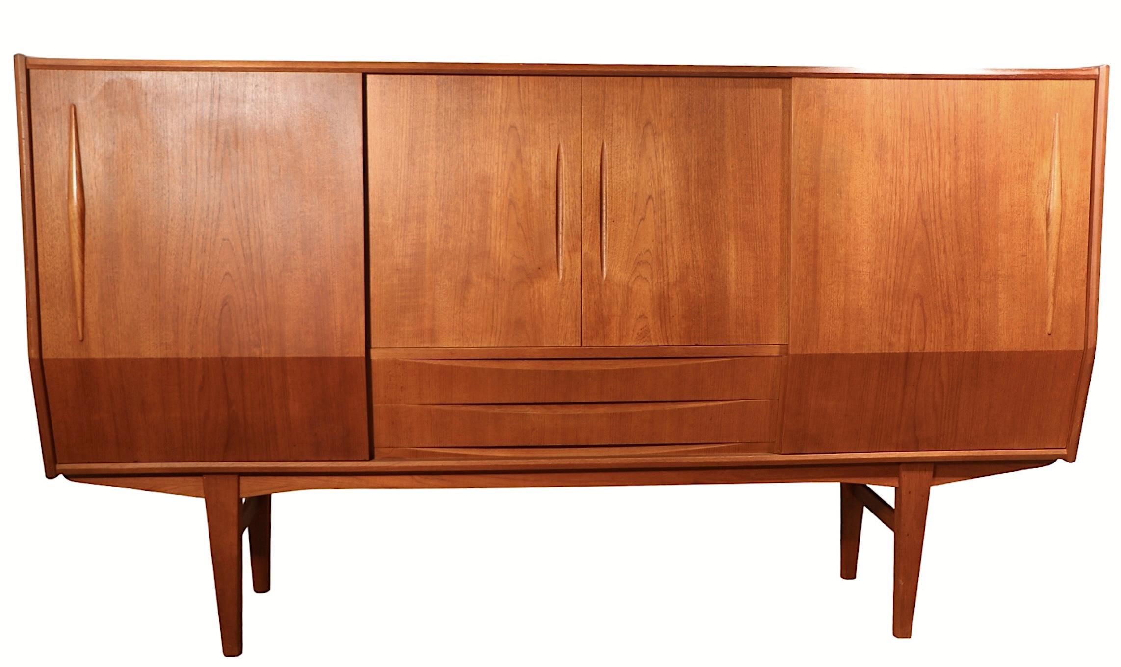 Mid Century Danish Modern Teak Dry Bar Sideboard Credenza c 1950/60's For Sale 13