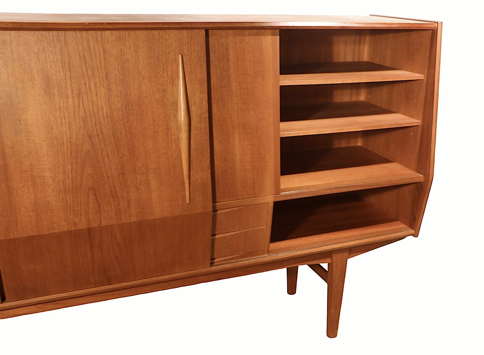 Mid Century Danish Modern Teak Dry Bar Sideboard Credenza c 1950/60's For Sale 1