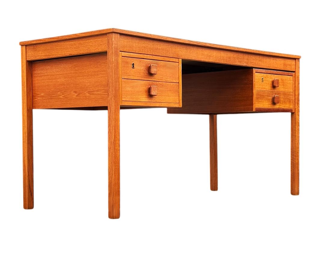 Mid Century Danish Modern Teak Executive Desk or Writing Table For Sale 2