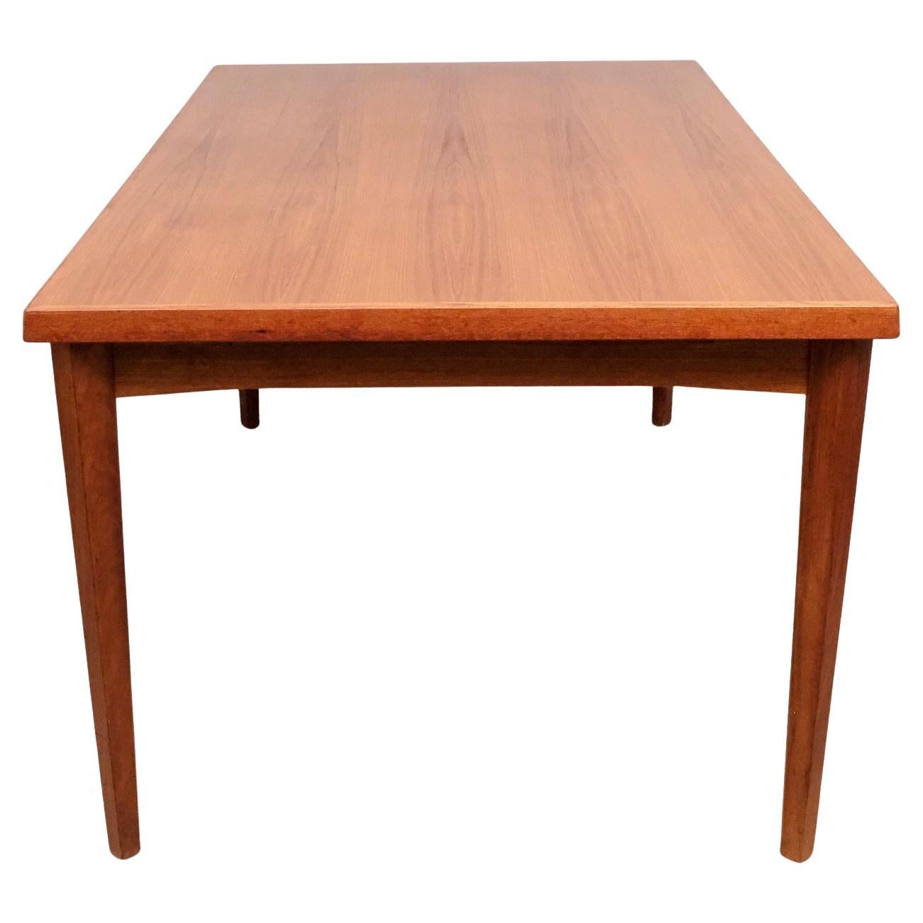 Mesa de comedor con tablero extensible de teca danesa moderna de mediados de siglo Vejle Stole Moderno de mediados de siglo en venta