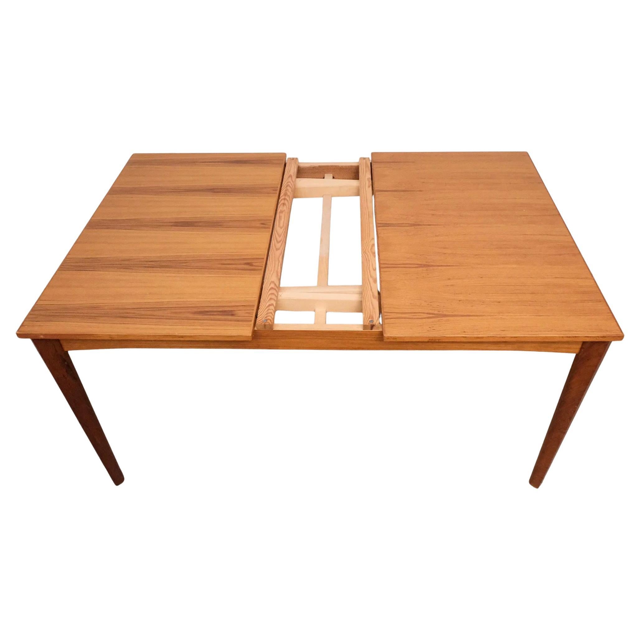 Mesa de comedor con tablero extensible de teca danesa moderna de mediados de siglo Vejle Stole Carpintería en venta