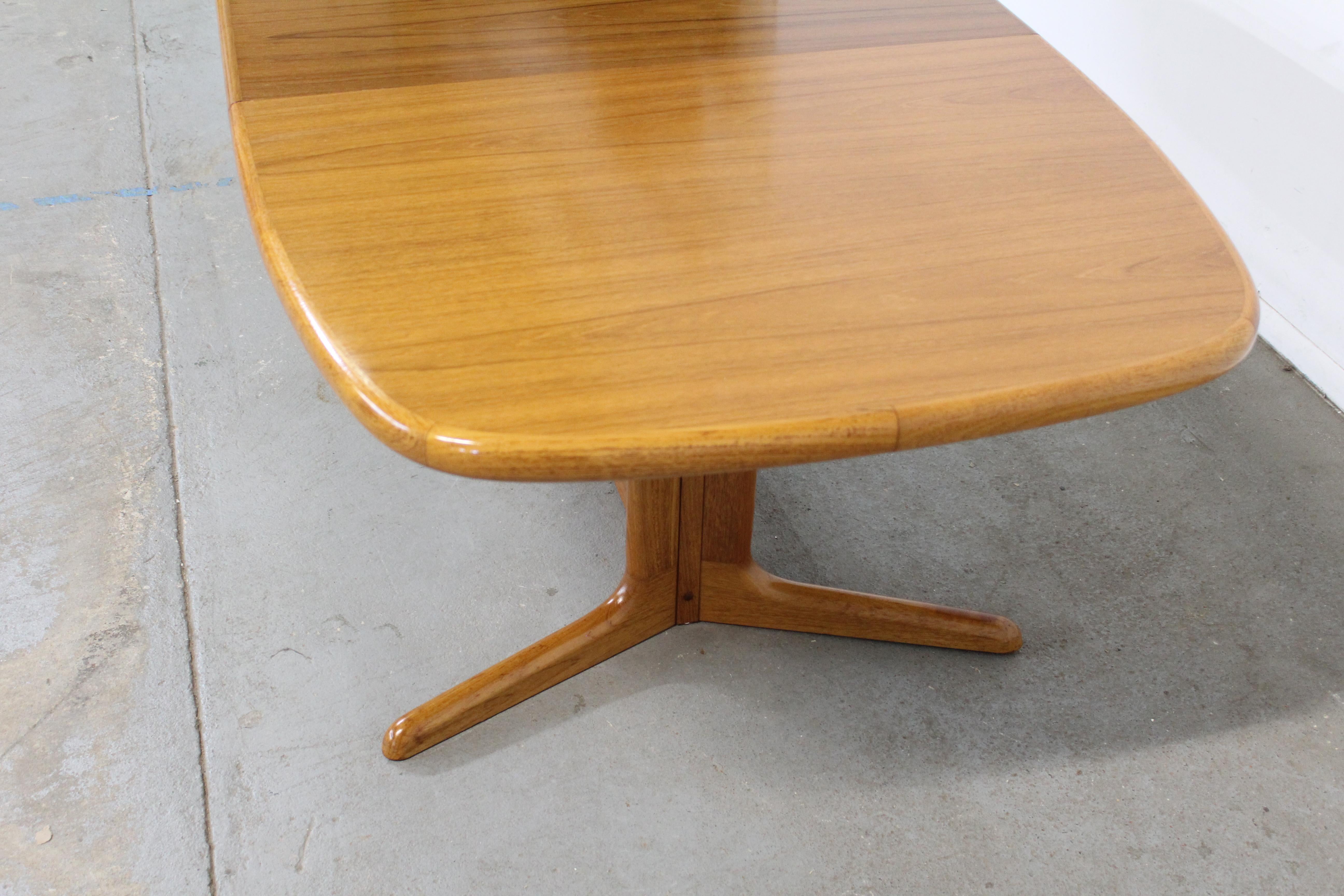 Mid-Century Danish Modern Teak Extendable Surfboard Dining Table In Good Condition In Wilmington, DE