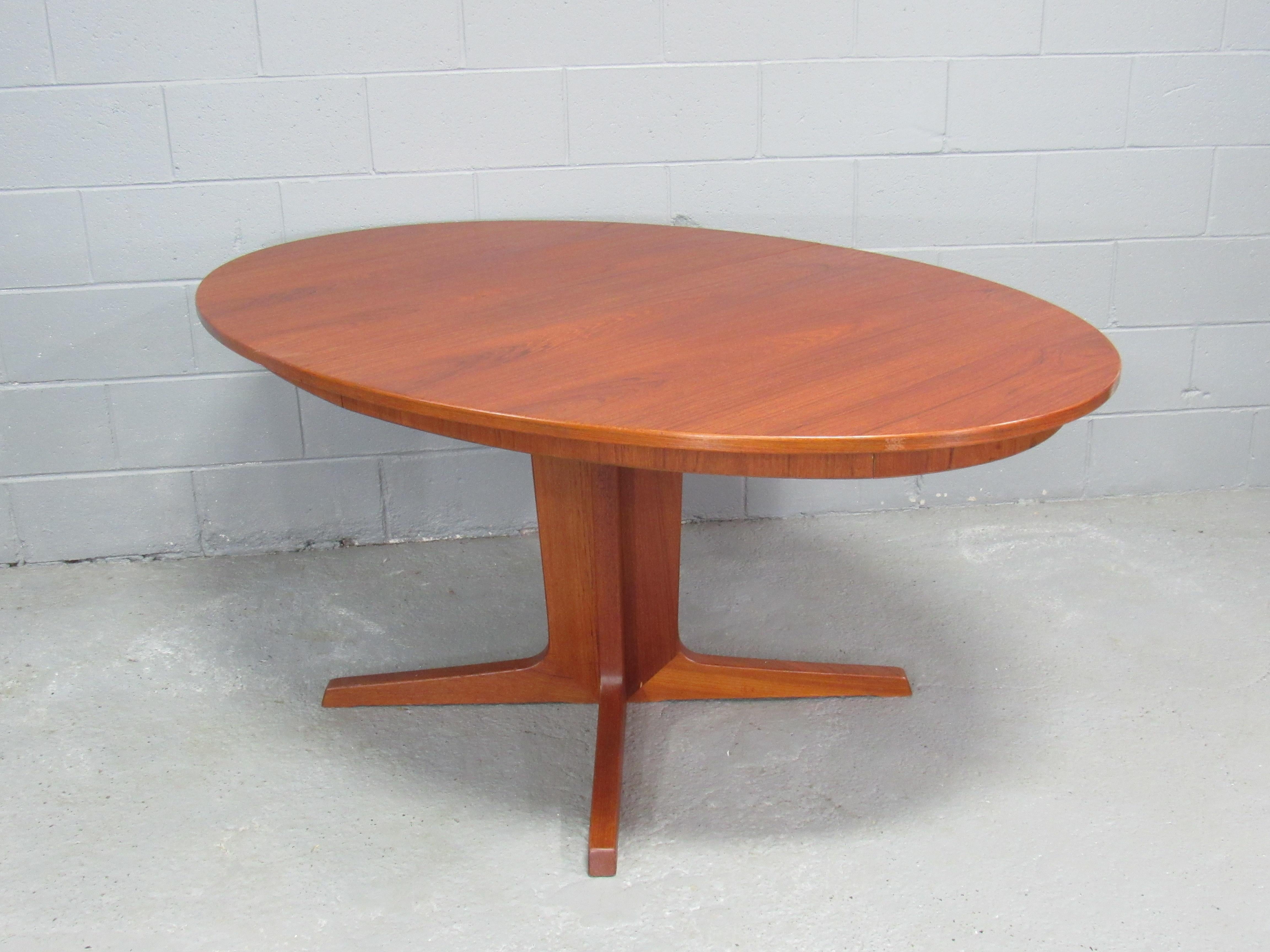 Mid-Century Danish Modern Teak Extension Dining Table by Gudme, Circa 1970s In Good Condition For Sale In Belmont, MA