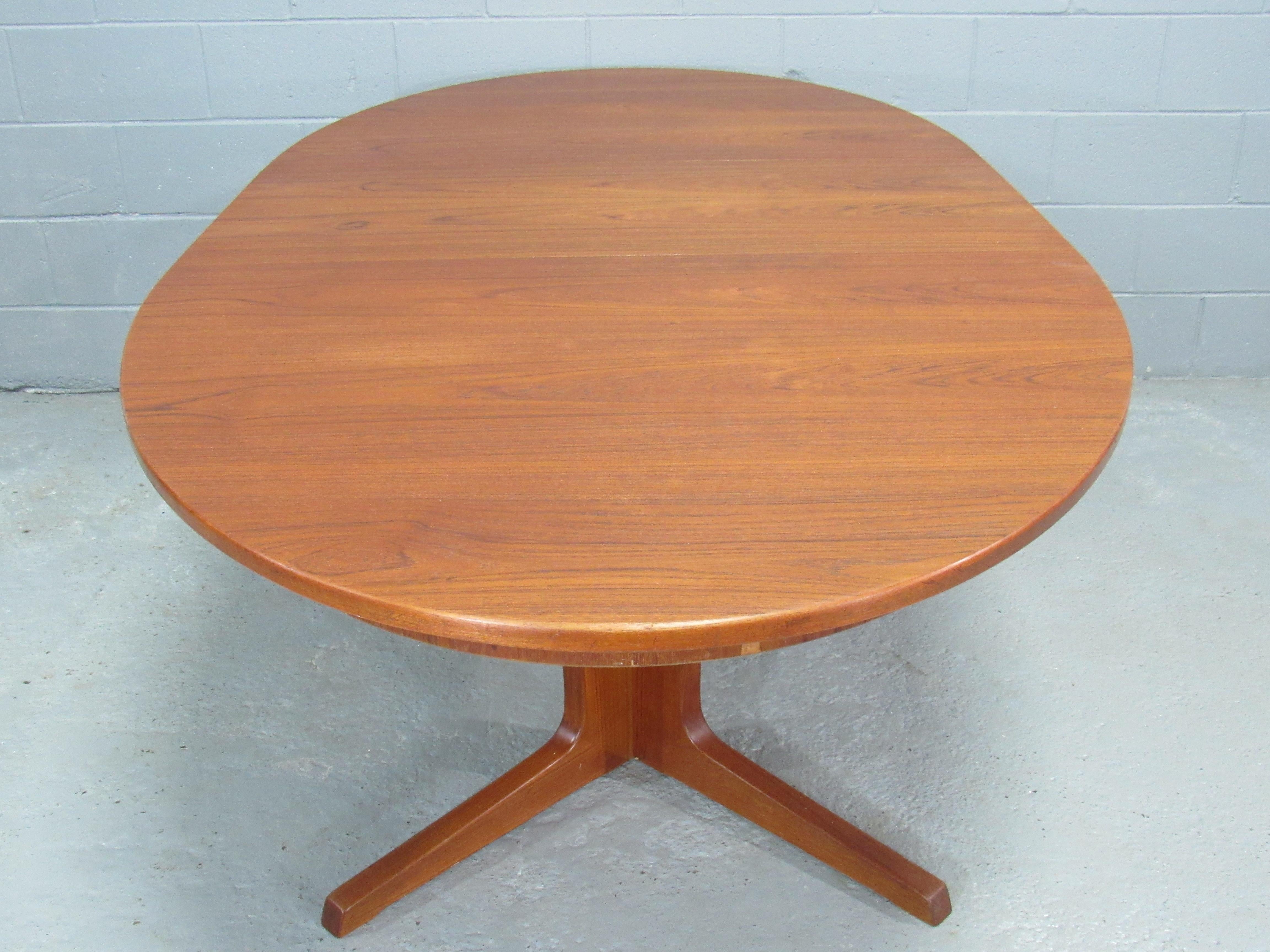 Mid-Century Danish Modern Teak Extension Dining Table by Gudme, Circa 1970s For Sale 2