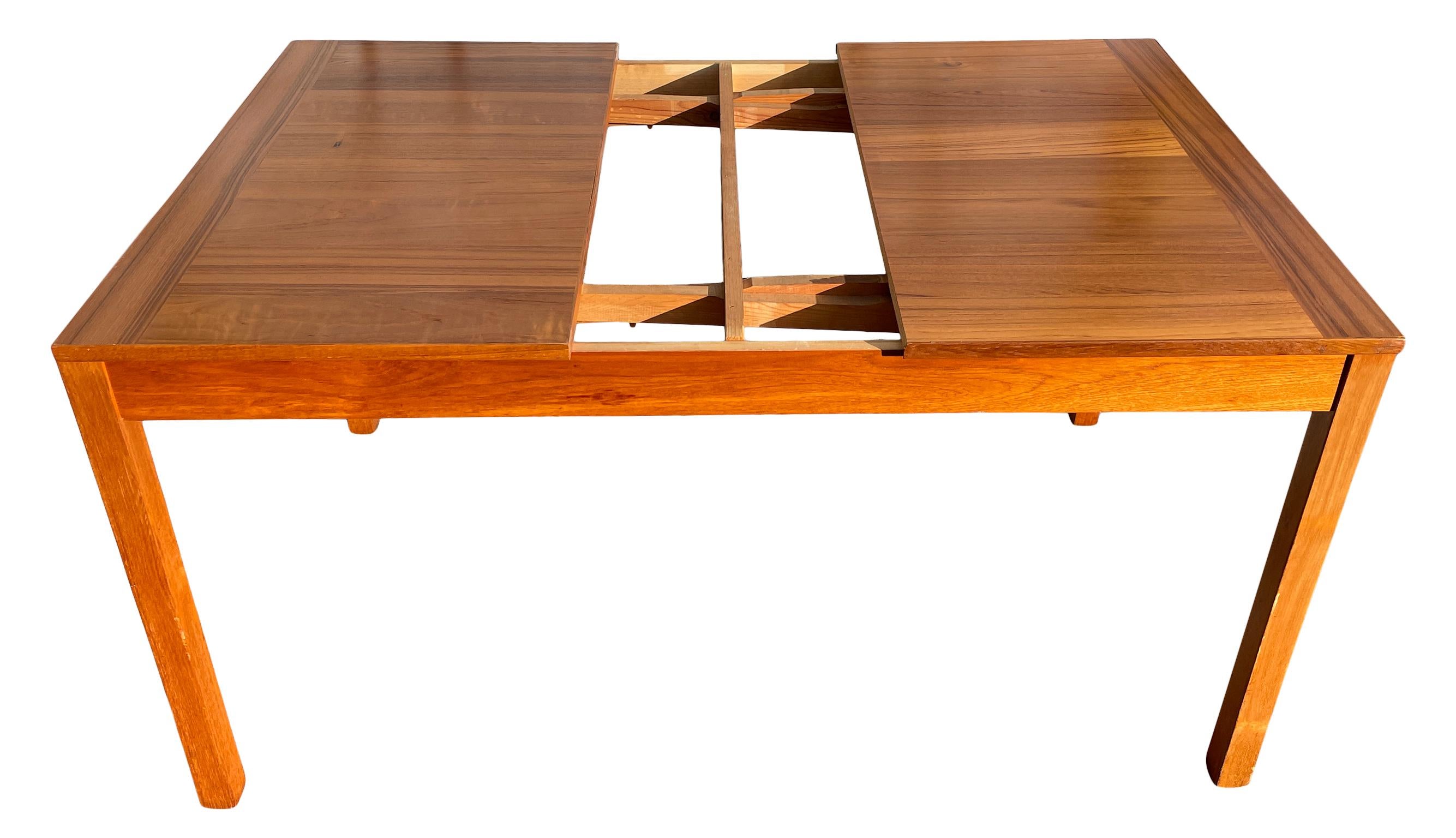 Mid Century Danish Modern Teak Extension Dining Table Denmark In Good Condition For Sale In BROOKLYN, NY