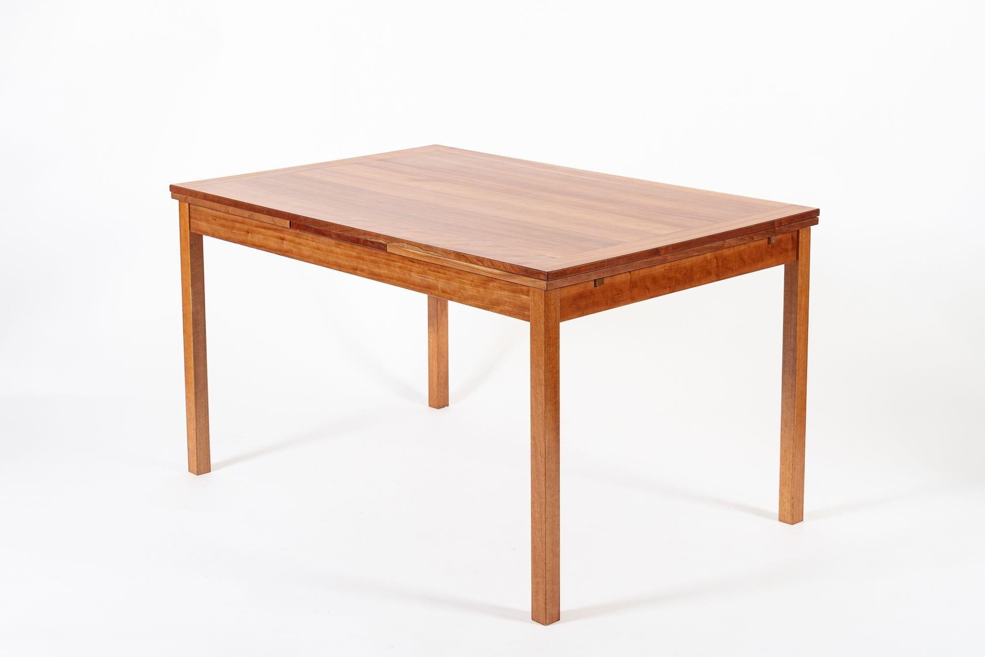 Table de salle à manger en teck moderne danois du milieu du siècle en vente 4