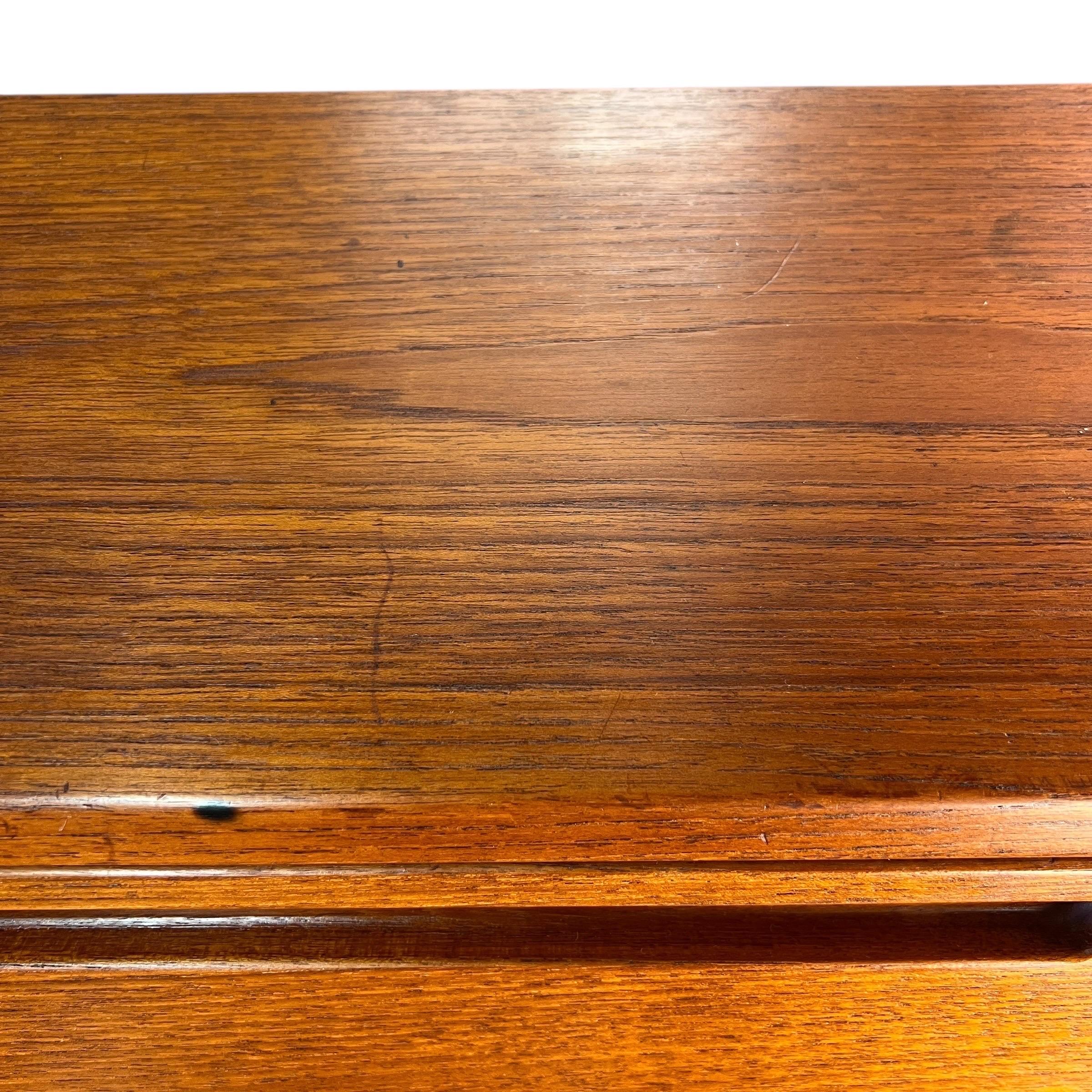 Scrivania danese moderna di metà secolo in teak con apertura a ribalta in vendita 5