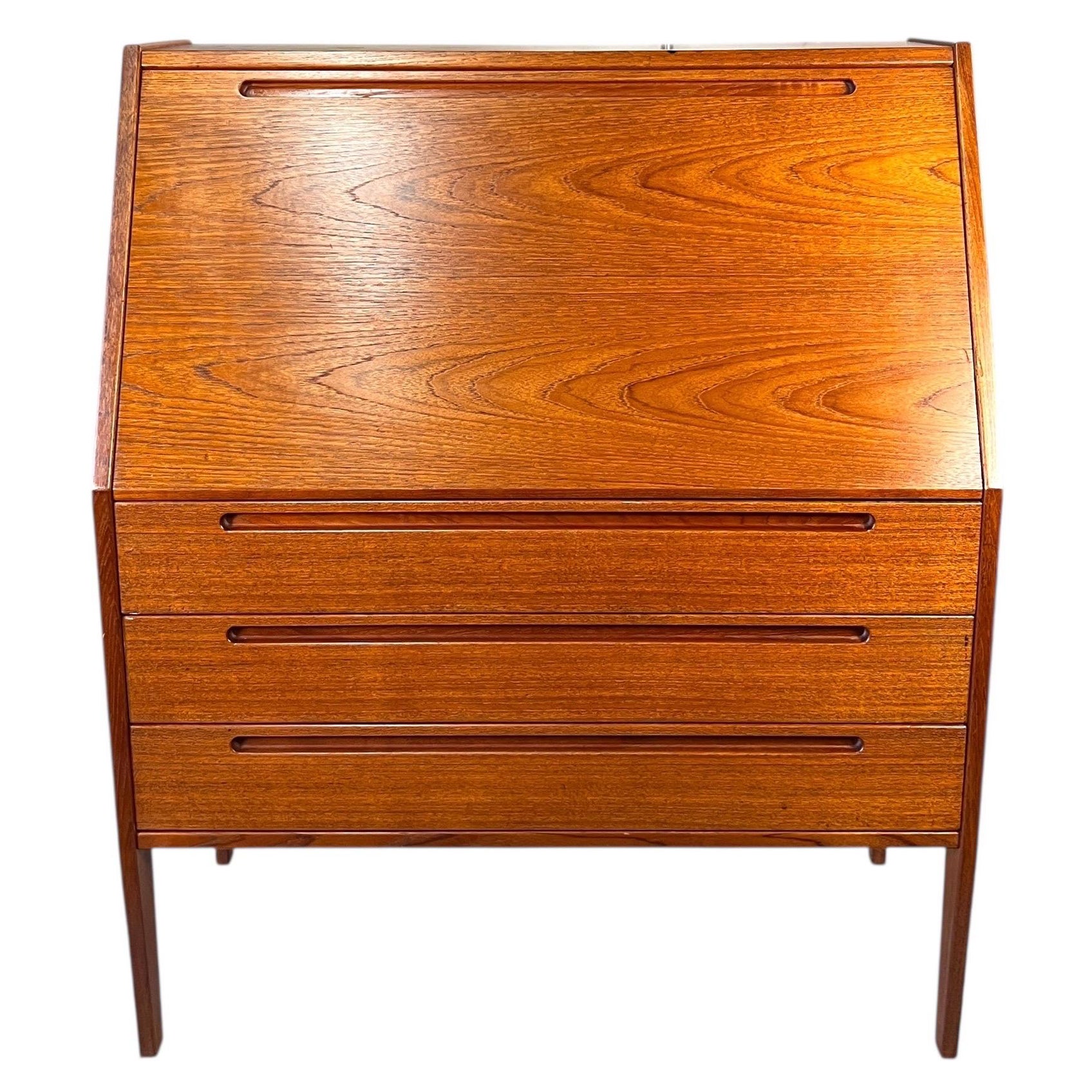 Scrivania danese moderna di metà secolo in teak con apertura a ribalta