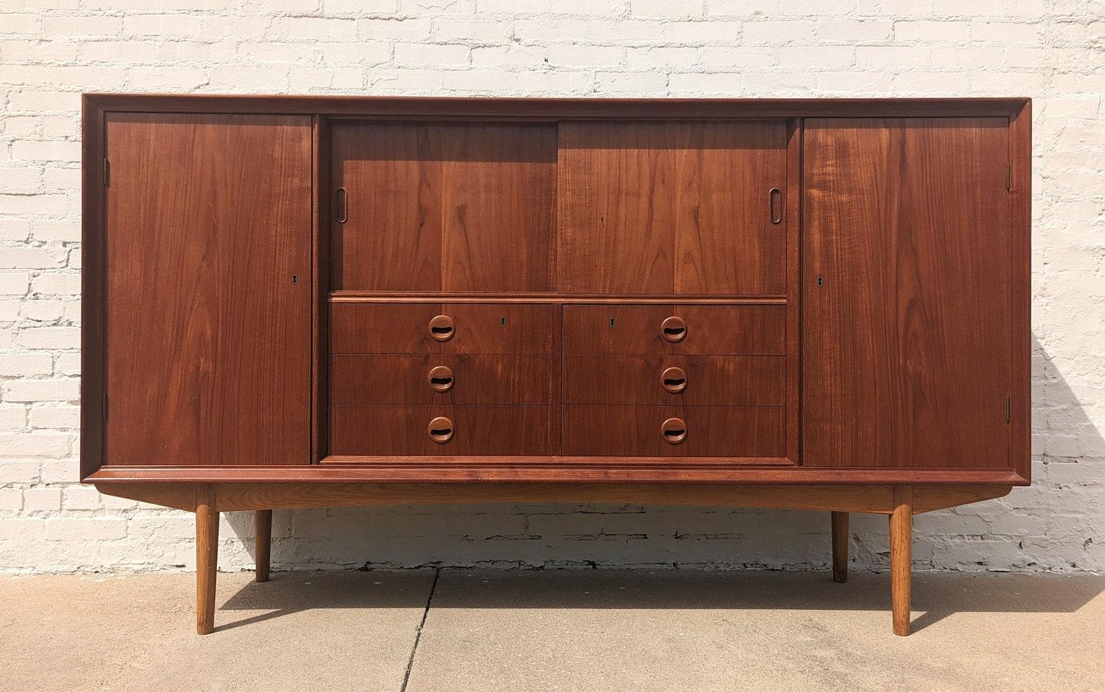 Mid Century Danish Modern Teak Highboard Cabinet

Above average vintage condition and structurally sound. Has some expected slight finish wear and scratching. Beautifully crafted. Outdoor listing pictures might appear slightly darker or more red