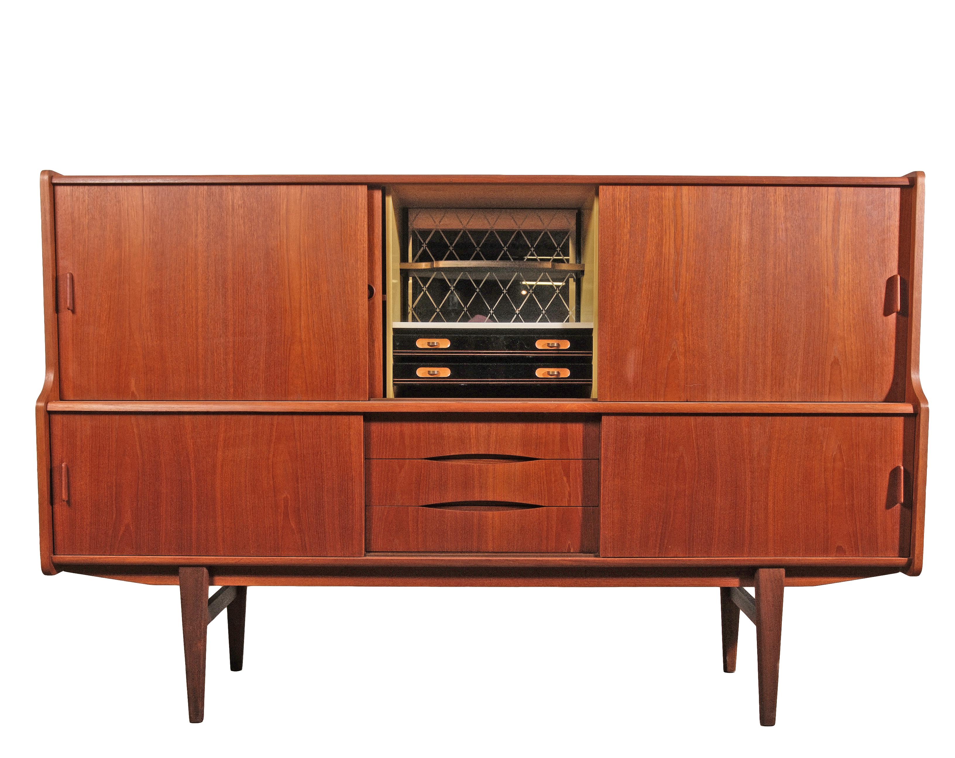 Mid-Century moderno Bar moderno danese di metà secolo con lavagna in teak, Hans J. Wegner, G. J. in vendita