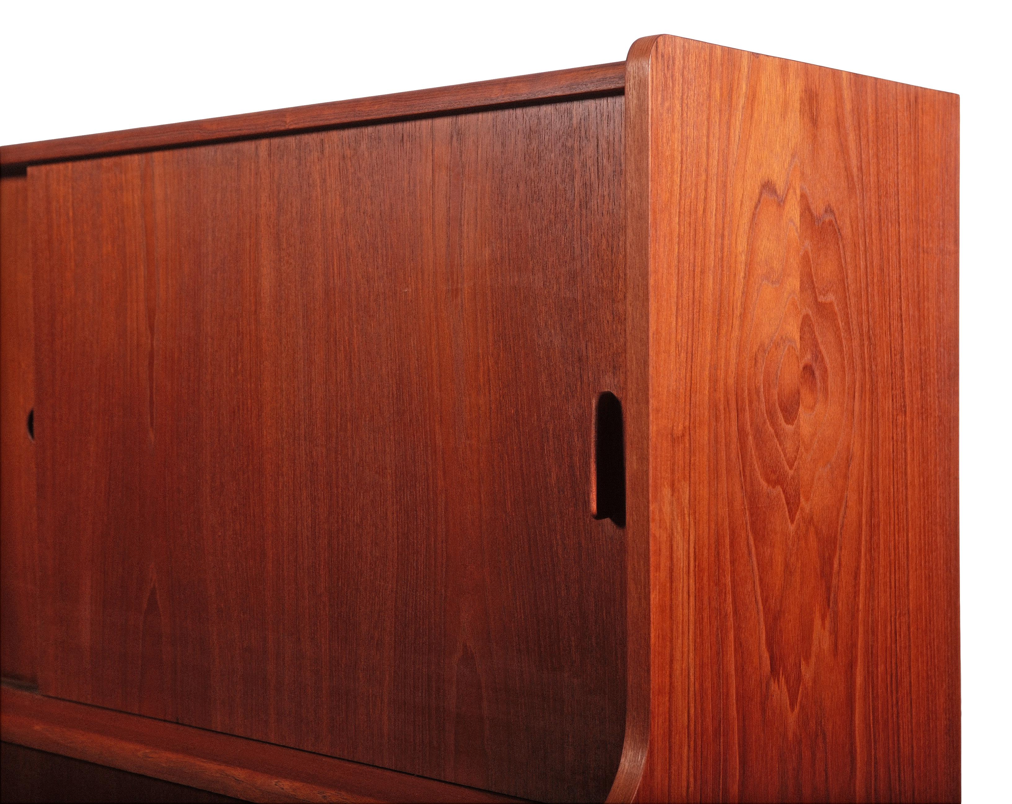 Bar moderno danese di metà secolo con lavagna in teak, Hans J. Wegner, G. J. in vendita 1