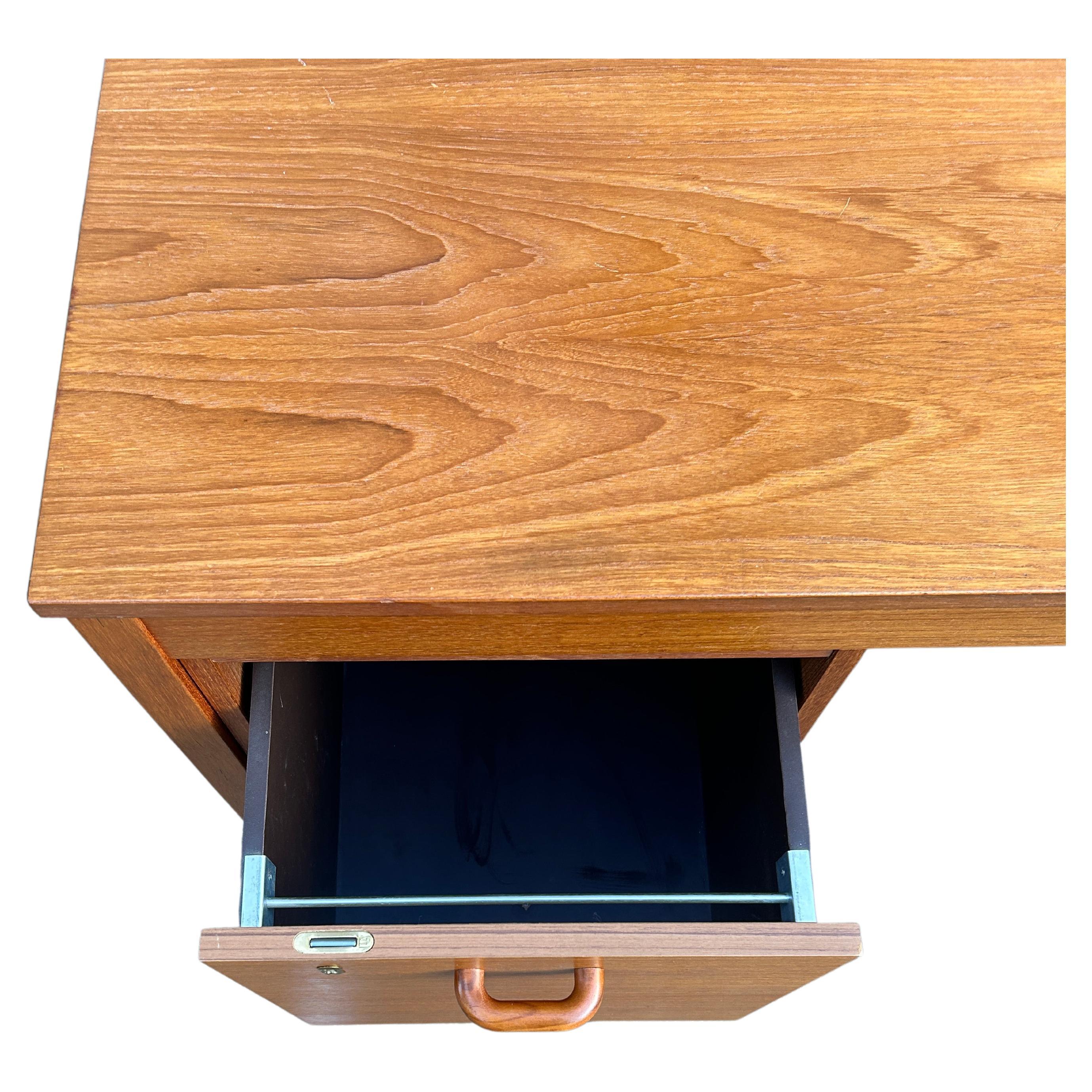 Mid Century Danish Modern Teak Knee Hole 4 Drawer Desk with Key 3