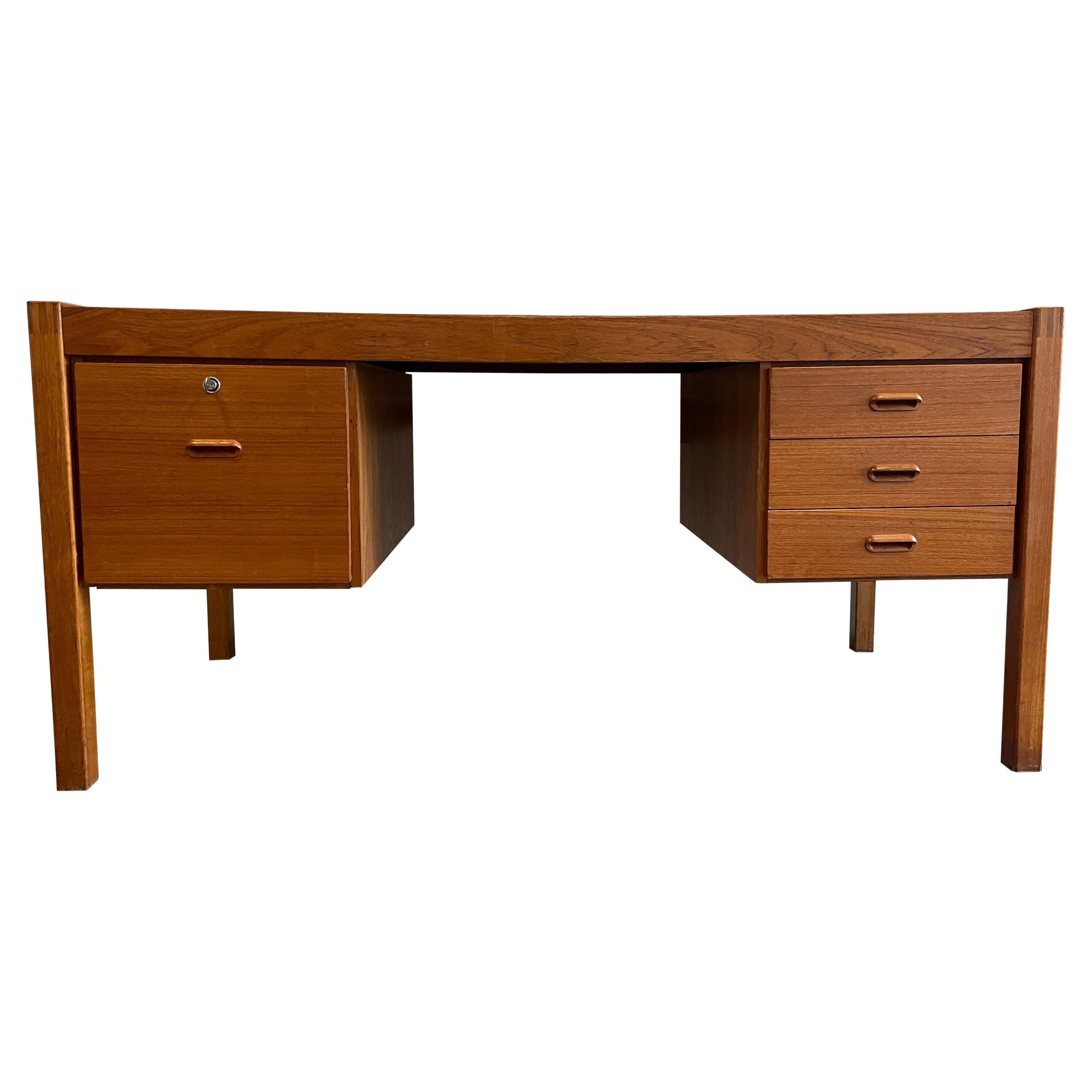 Mid Century Danish Modern Teak Knee Hole 4 Drawer Desk with Key For Sale