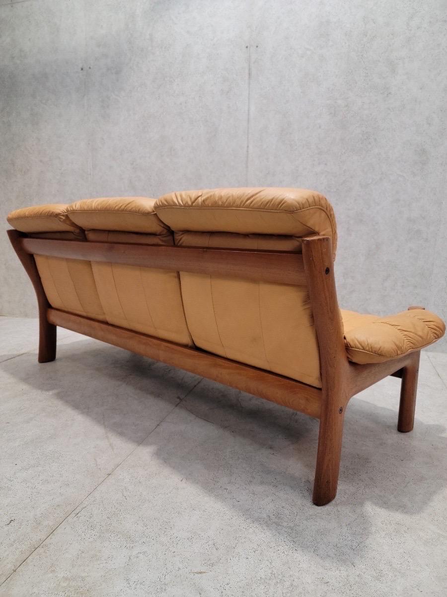 Mid Century Danish Modern Teak & Leather Sofa from Ekornes by Stressless For Sale 4