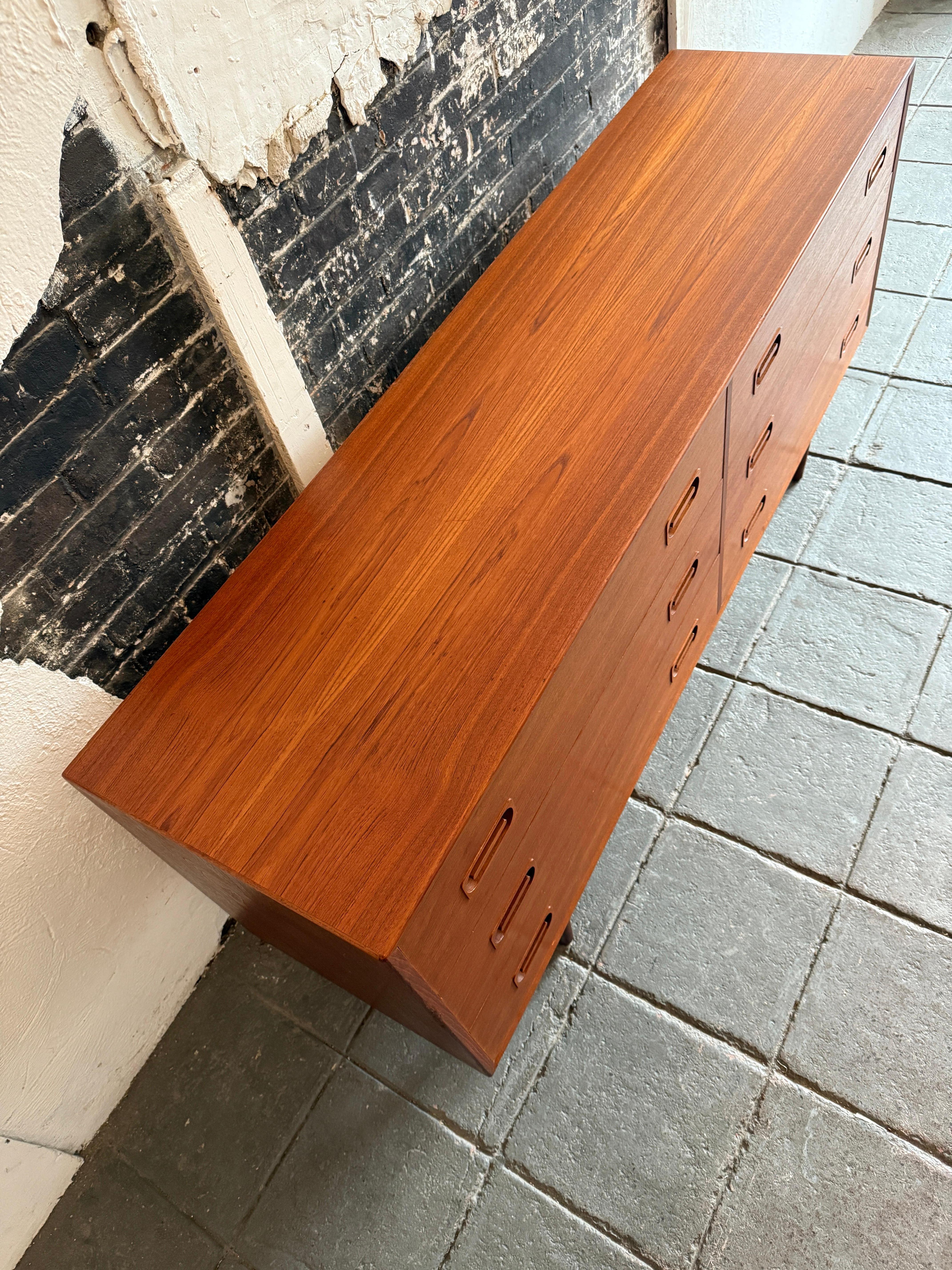 Mid-Century Danish Modern Teak Long Low 6 Drawer Dresser Credenza Drylund 5