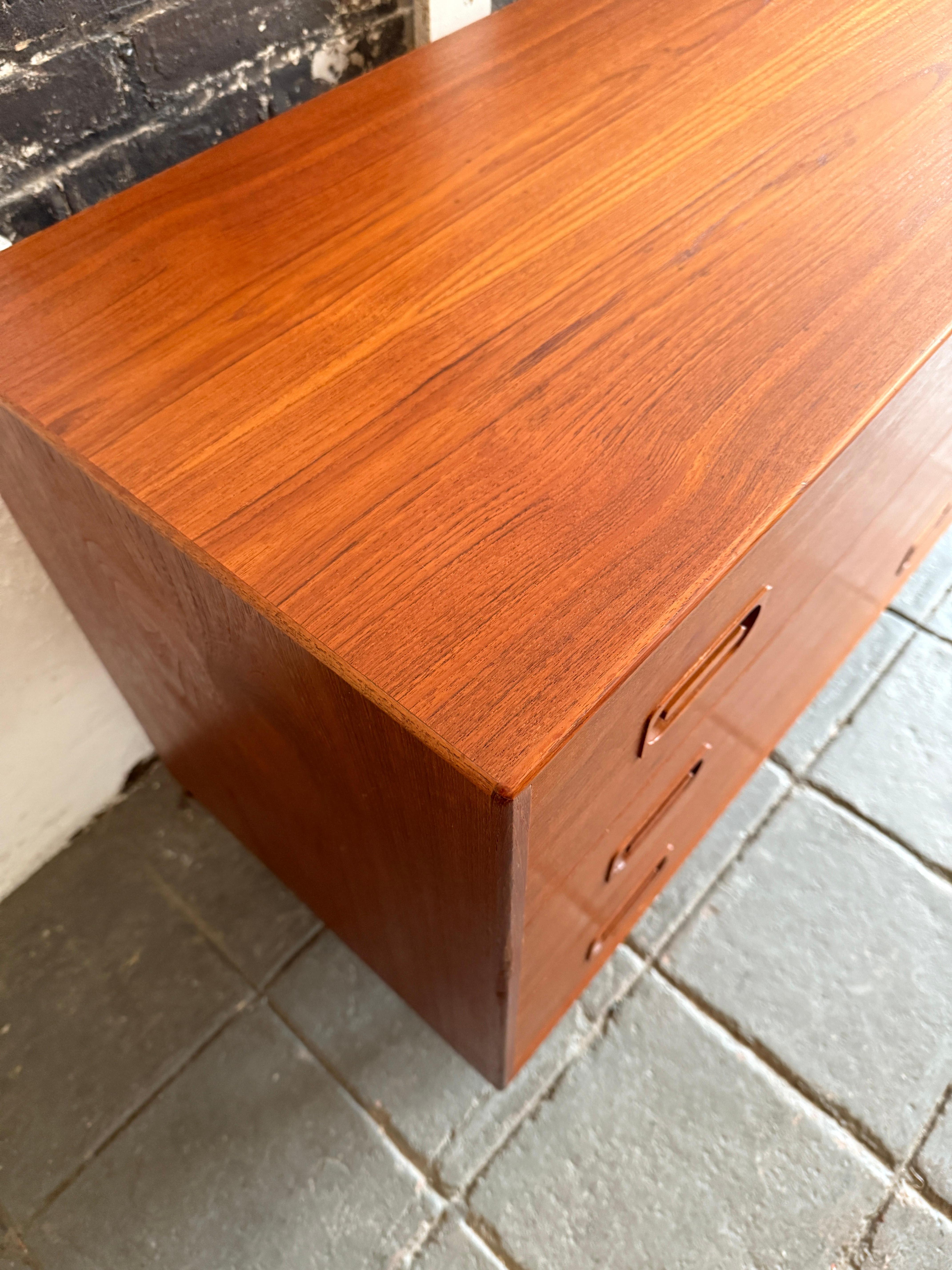 Mid-Century Danish Modern Teak Long Low 6 Drawer Dresser Credenza Drylund 6