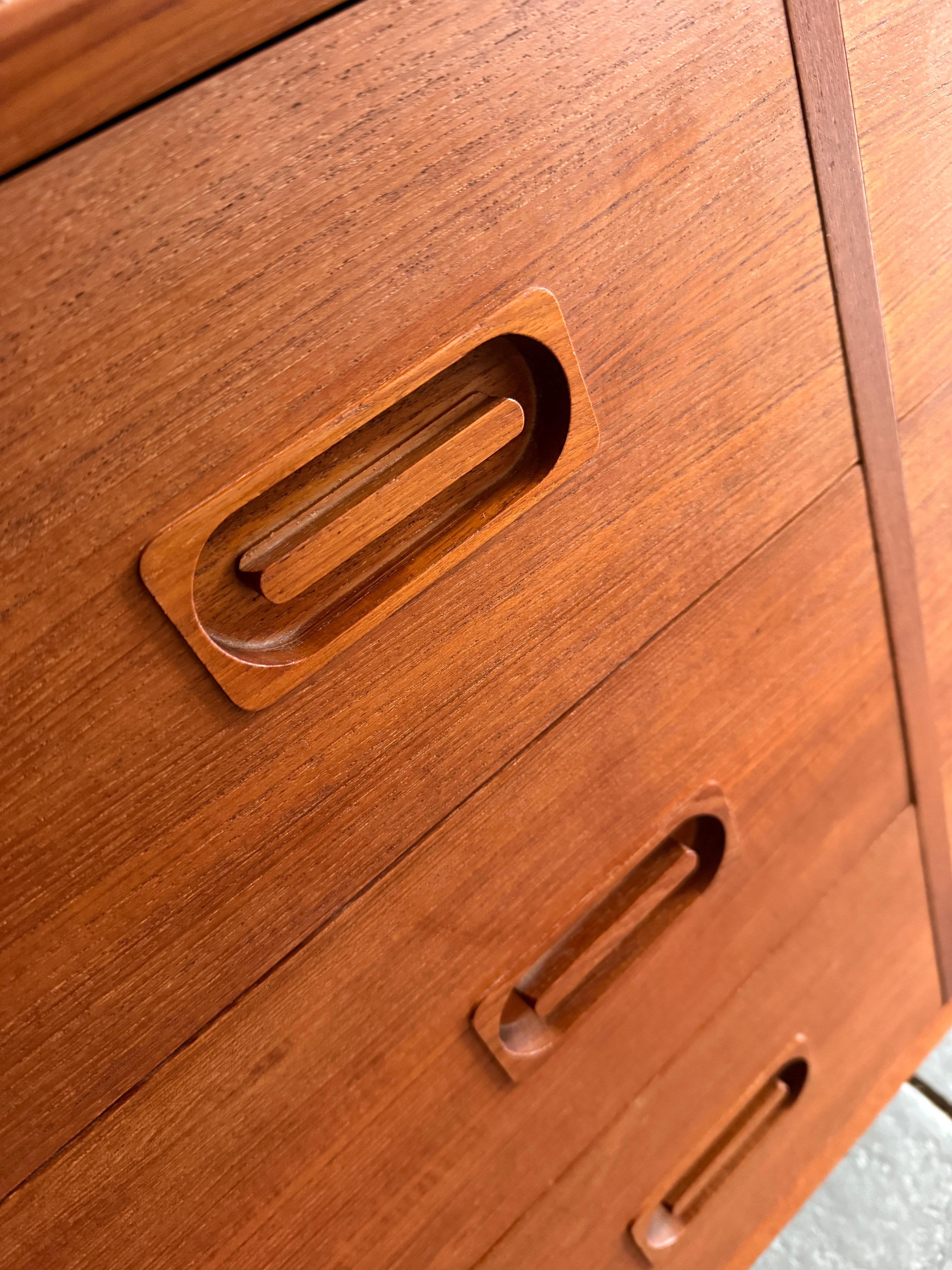 Mid-20th Century Mid-Century Danish Modern Teak Long Low 6 Drawer Dresser Credenza Drylund