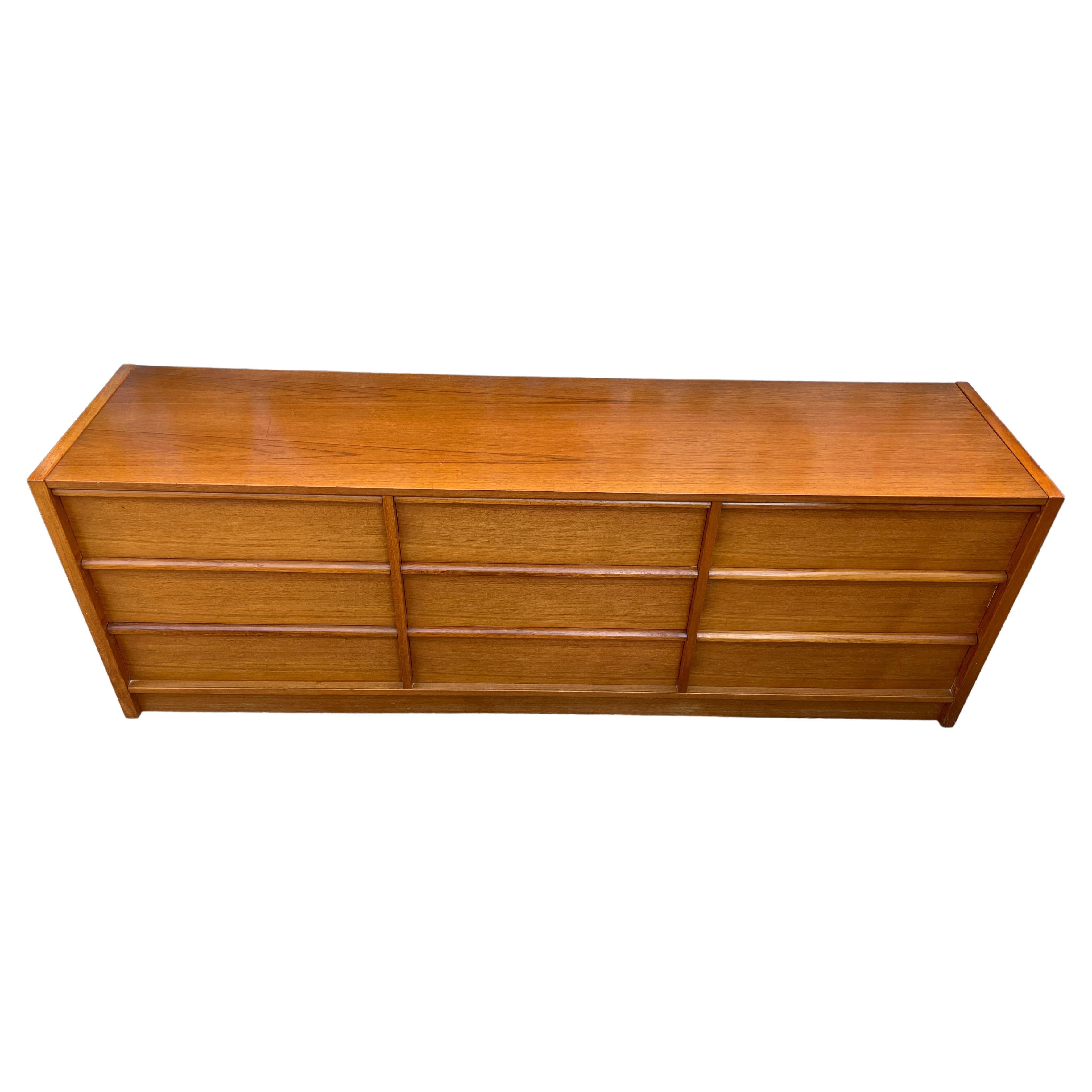 Very clean mid-century Danish modern long and low teak 9 drawer credenza or dresser. All drawers slide smooth. Beautiful teak grain. Very clean inside and out. Dovetail joints on drawers. Made In Denmark labeled. Located in Brooklyn NYC.

Measures