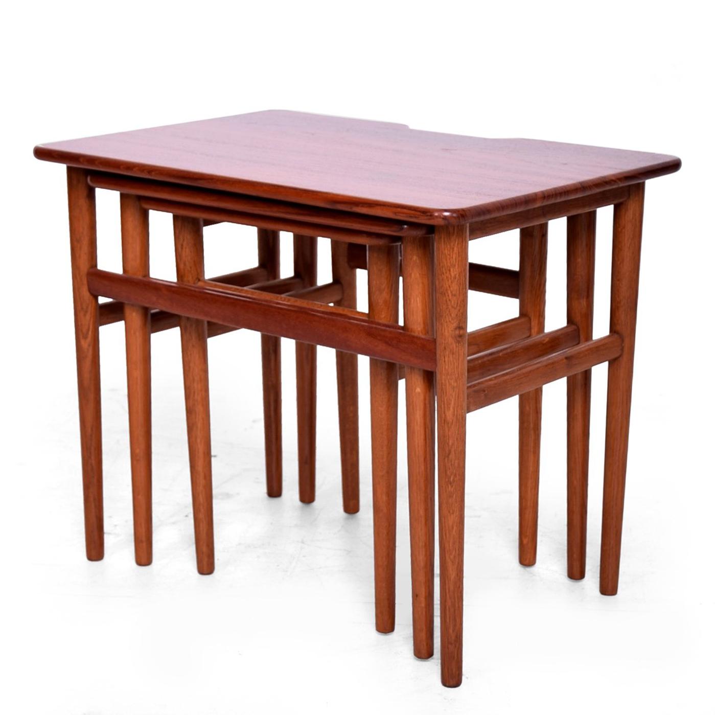 Mid Century Danish Modern Teak Nesting Tables Set of Three In Excellent Condition In Chula Vista, CA