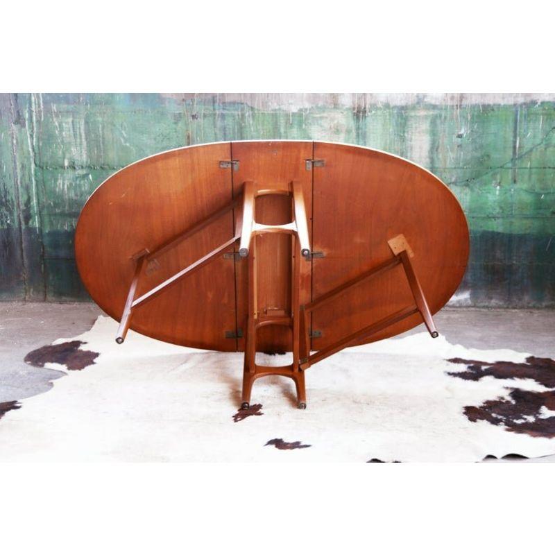 Mid Century Danish Modern Teak Oval Drop Leaf Table In Good Condition In Basel, BS