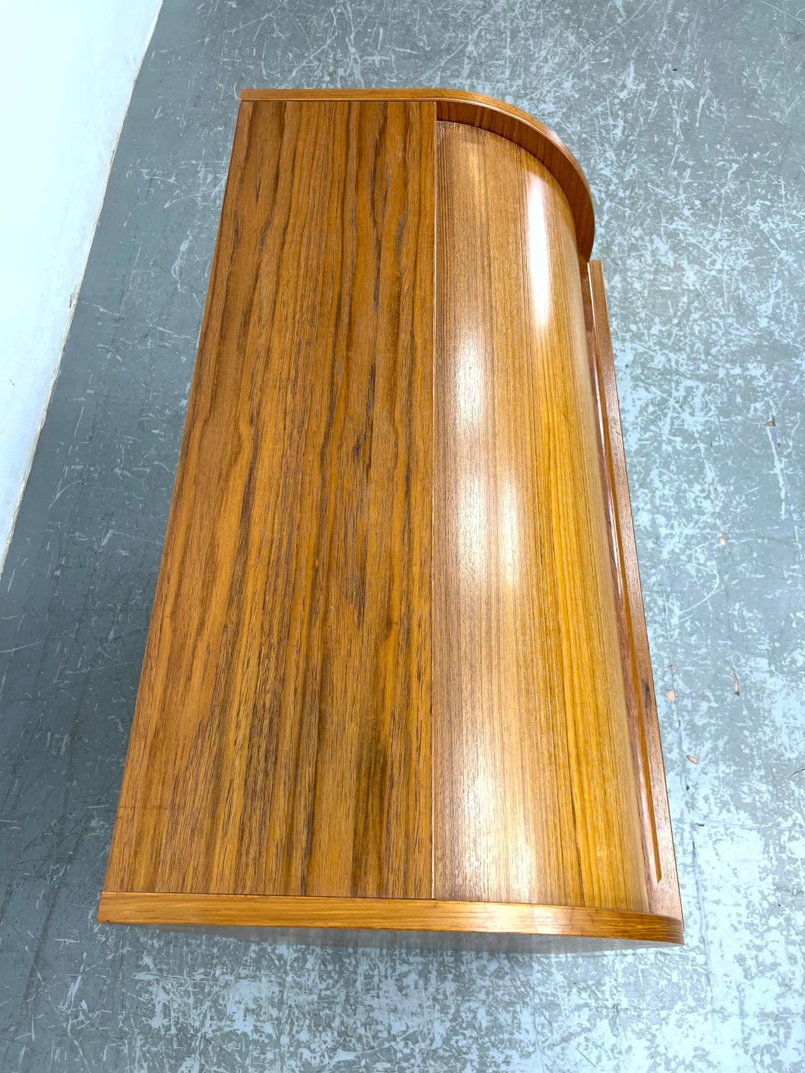Mid-Century Danish Modern Teak Roll Top Desk With Fitted Compartment In Good Condition For Sale In Elkton, MD