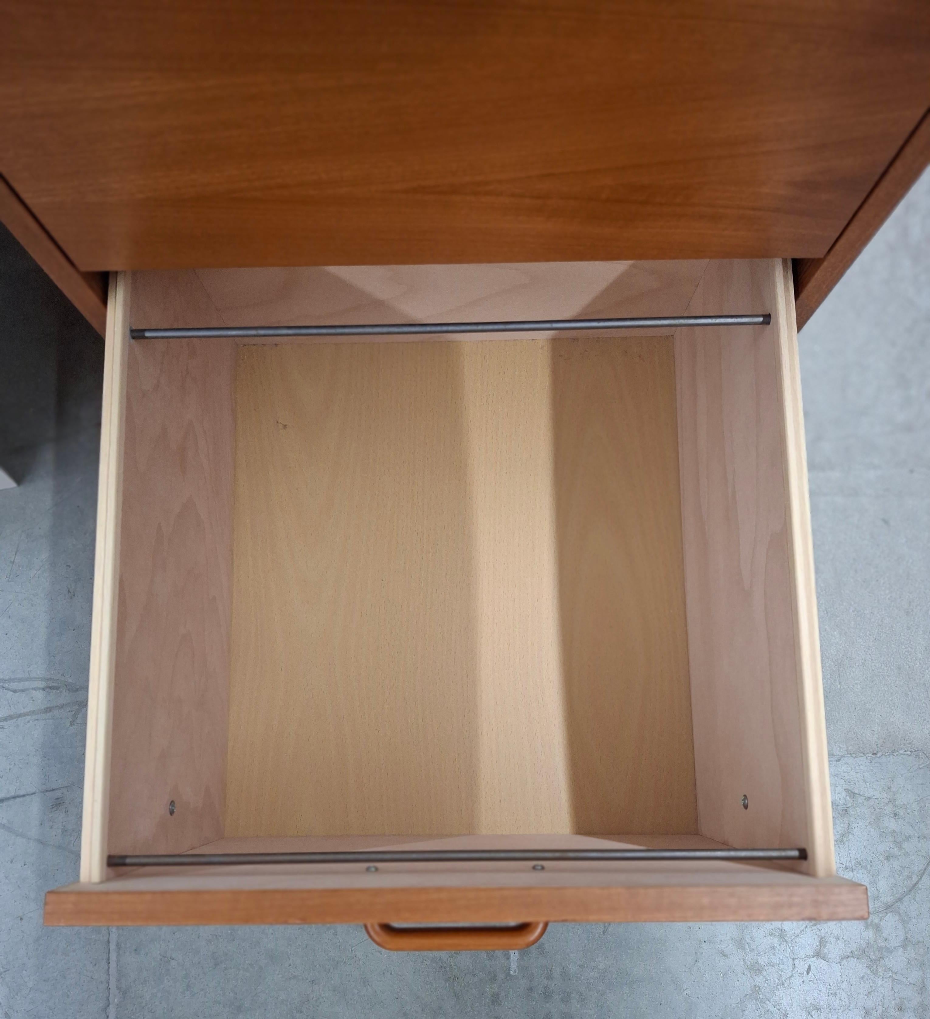 Impiallacciato Mid-Century Danish Modern Teak Rolling and Locking Filing Cabinet in vendita
