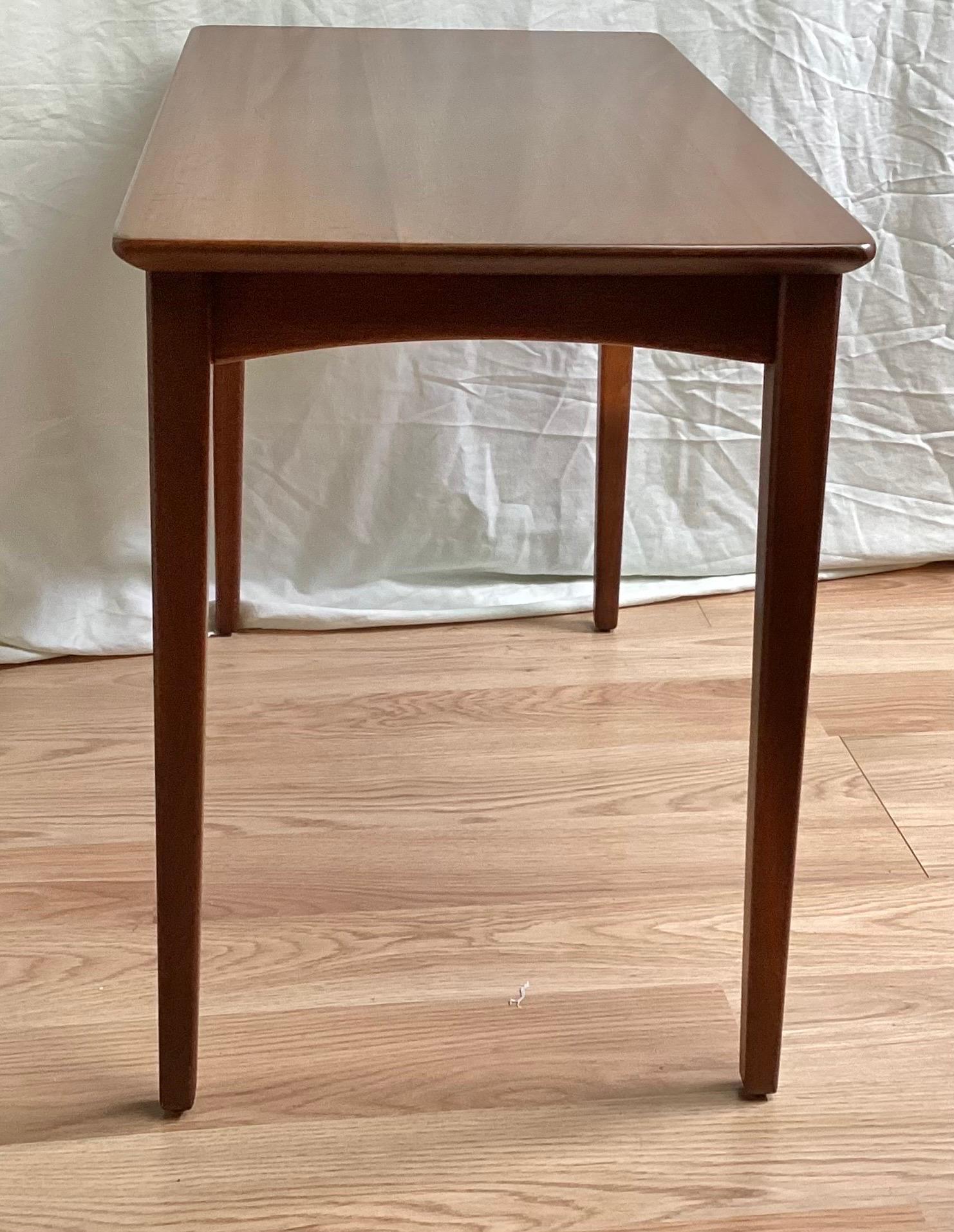 Mid-Century Danish Modern Teak Side Table  In Excellent Condition For Sale In Lambertville, NJ