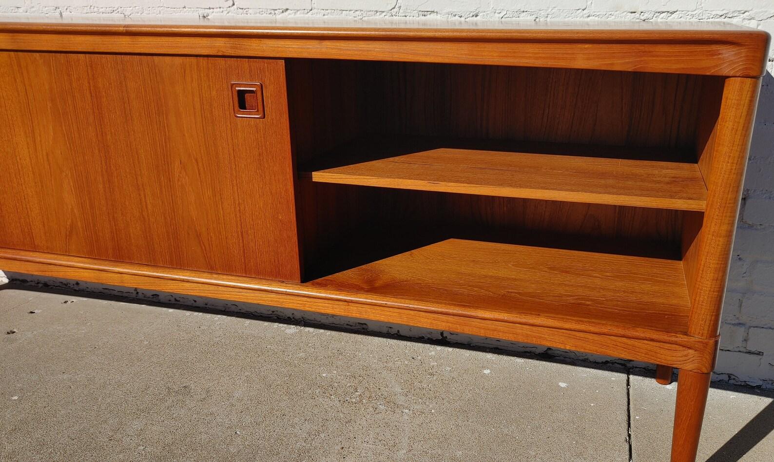 Mid Century Danish Modern Teak Sideboard by Bramin In Good Condition For Sale In Tulsa, OK