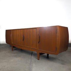 Credenza moderna danese in teak di Johannes Andersen, anni '50