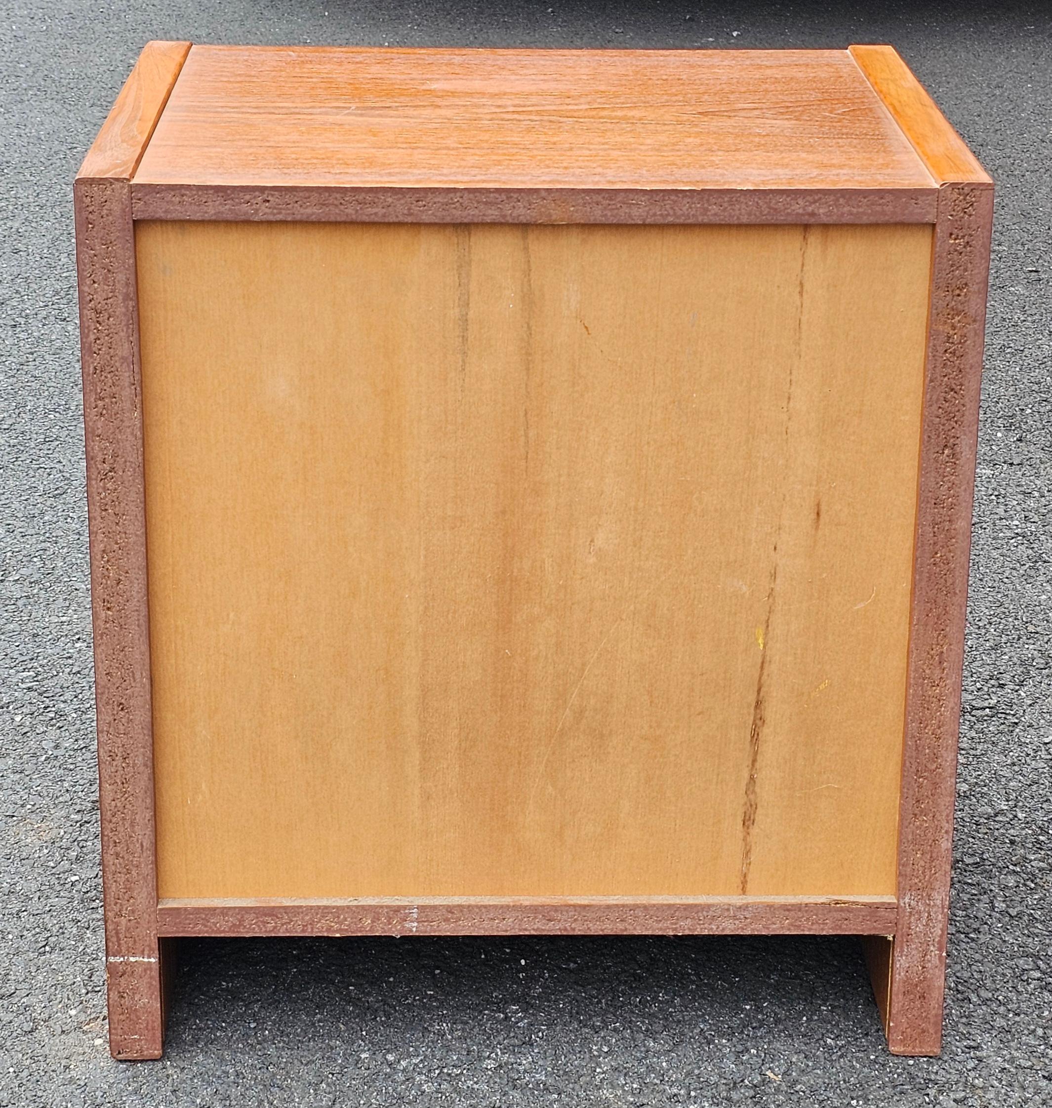 Mid Century Danish Modern Teak Single Drawer Bedside Table For Sale 5