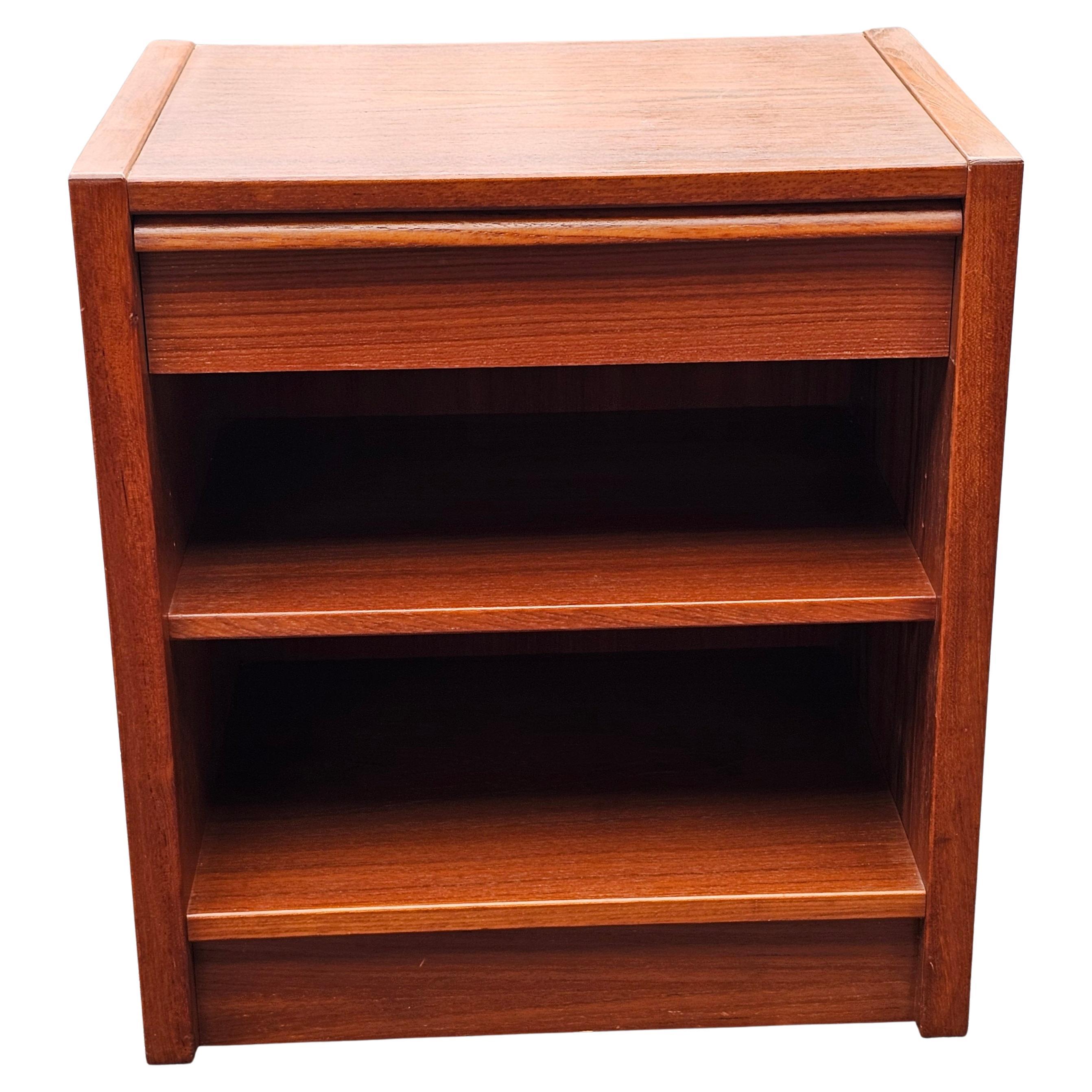 A Single drawer Danish Modern Teak Bedside Table Nightstand with adjustable height shelf. Measures 20.25