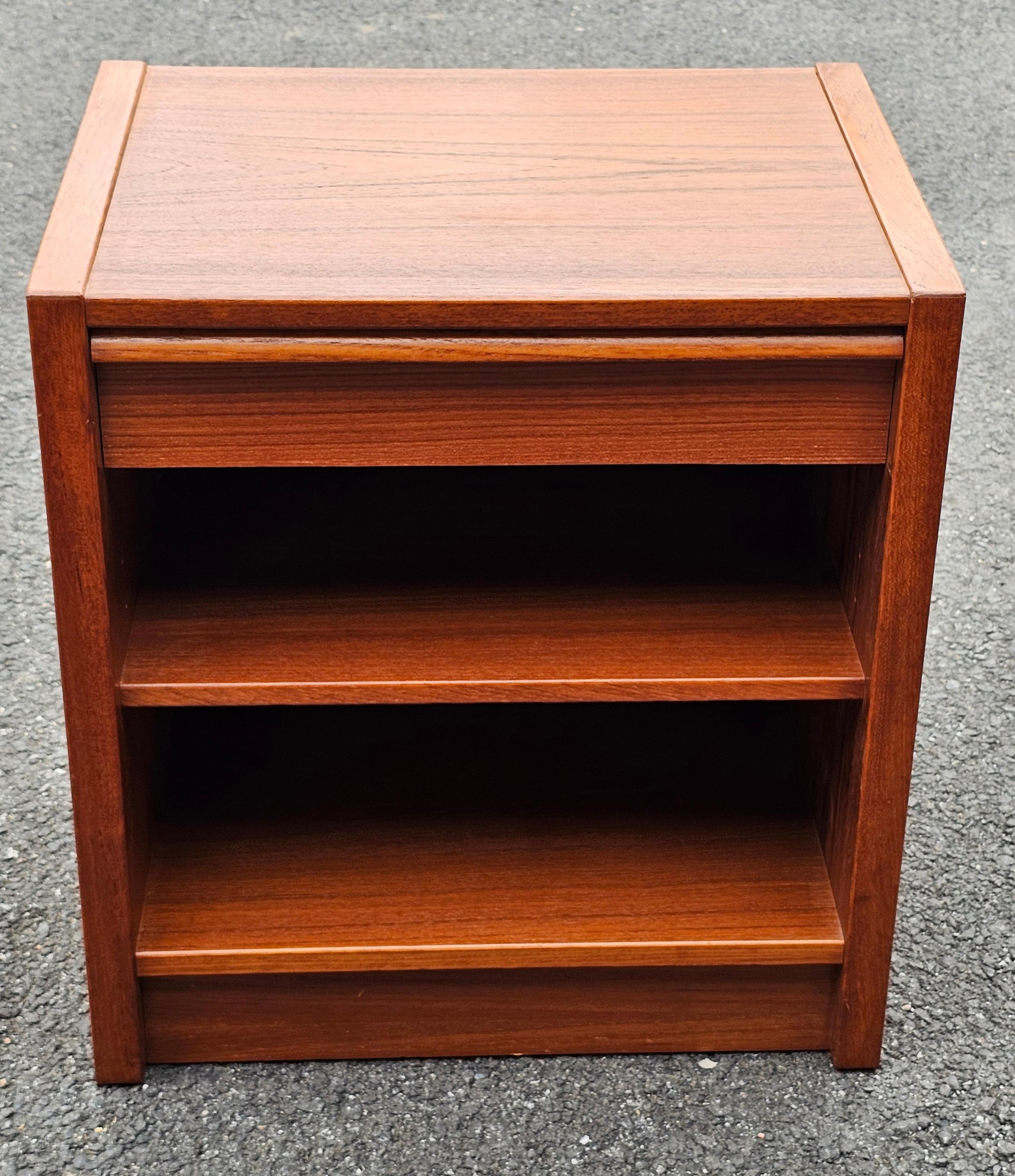 Scandinavian Modern Mid Century Danish Modern Teak Single Drawer Bedside Table For Sale
