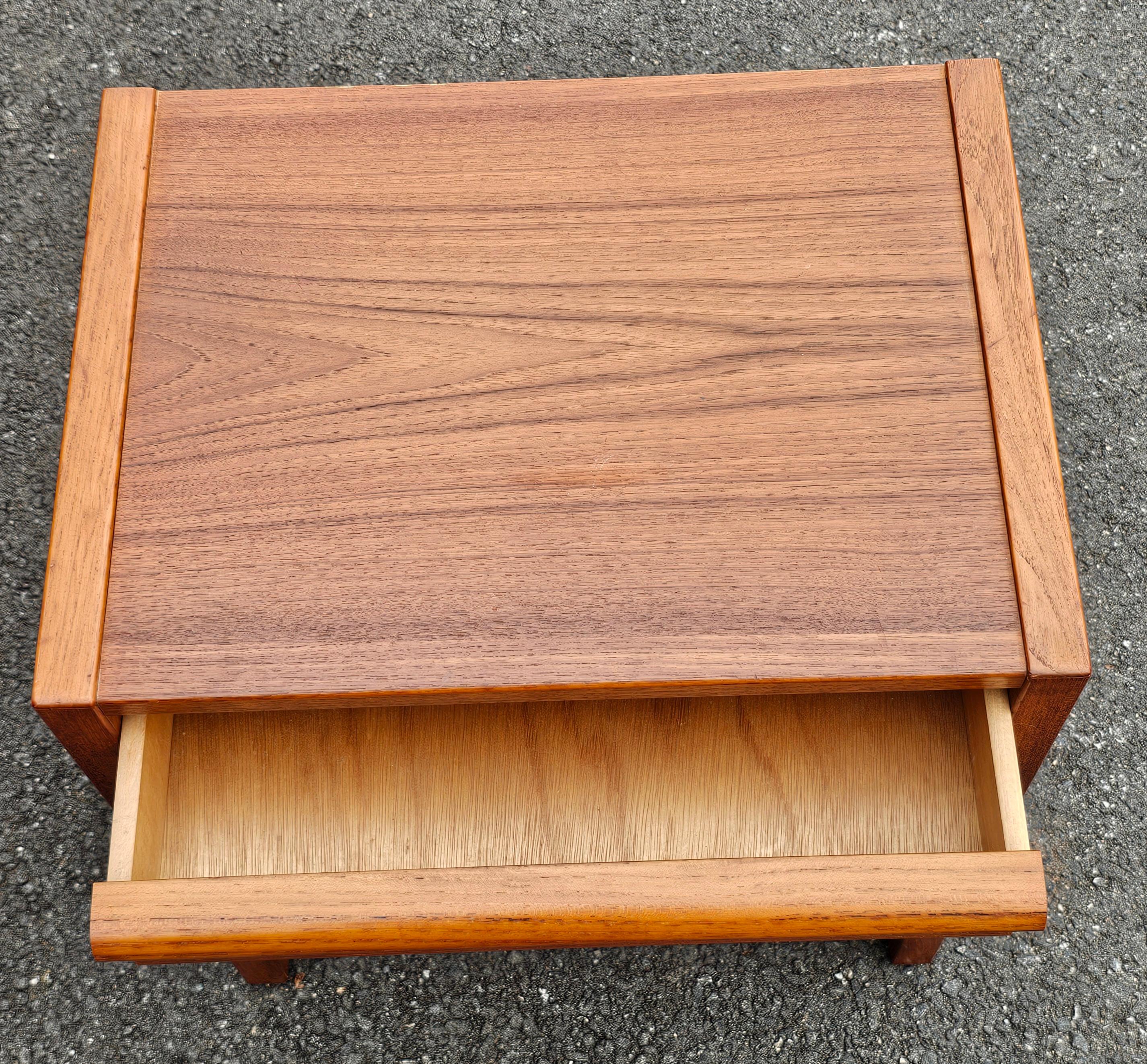 Mid Century Danish Modern Teak Single Drawer Bedside Table For Sale 2