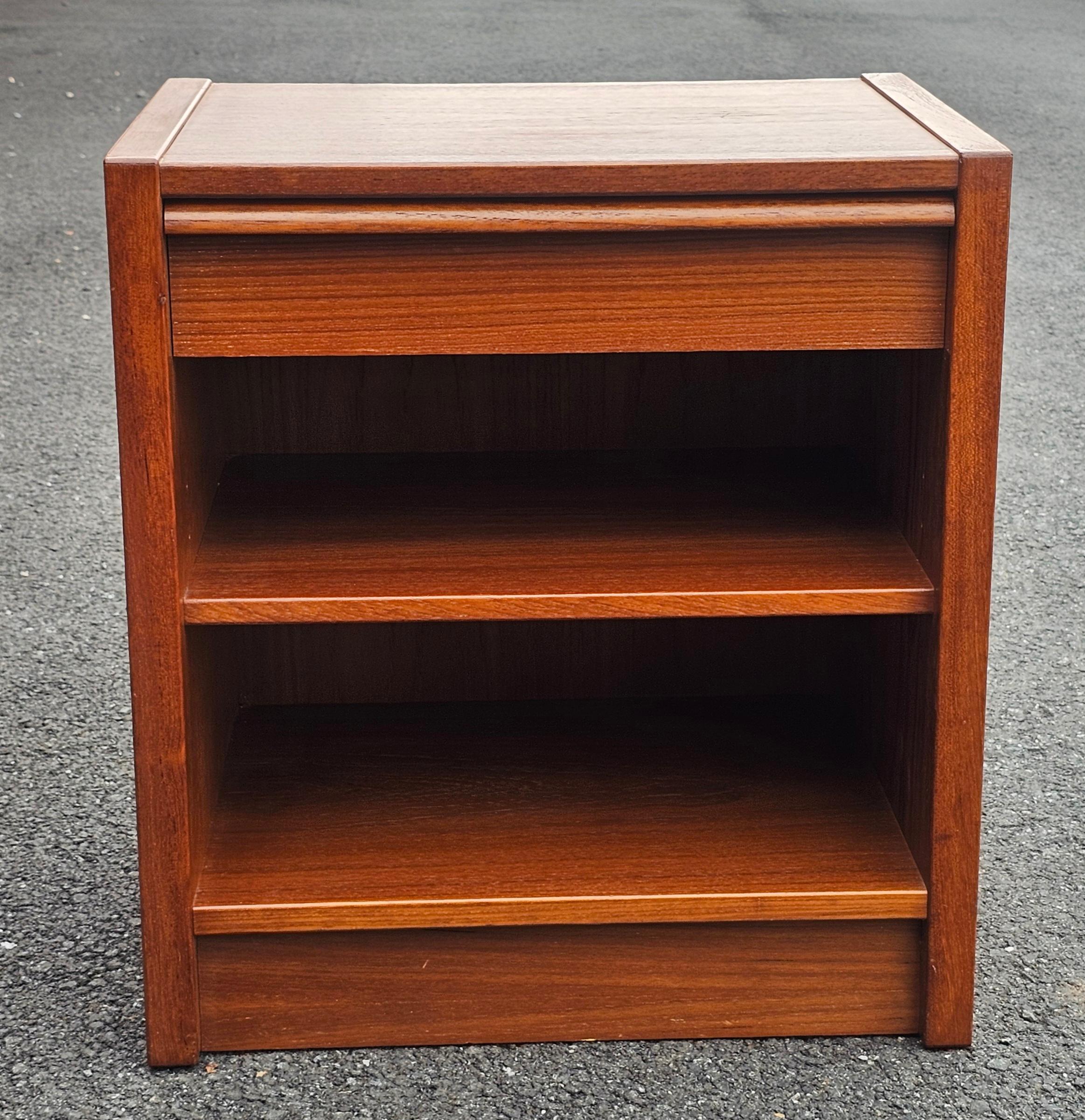 Mid Century Danish Modern Teak Single Drawer Bedside Table For Sale 3