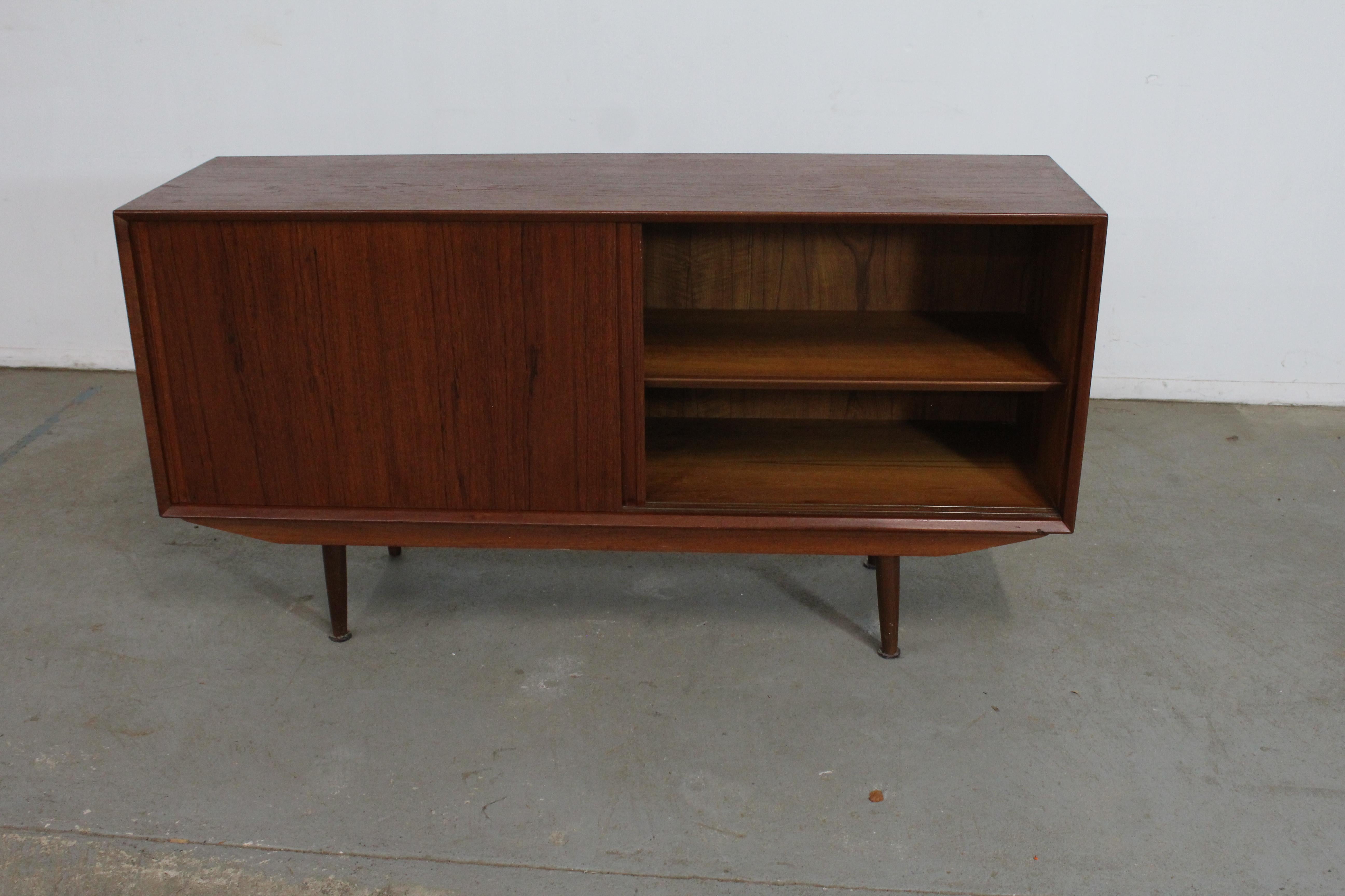 Mid-Century Danish Modern Teak Sliding  Door Credenza on Pencil Legs For Sale 7